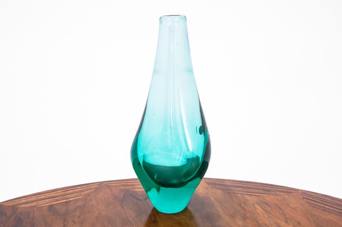 A green heavy Czech glass vase, designed by Miloslav Klinger in Czechoslovakia for Huta Zelazny Brod in the 1960s. Very good condition, with an original sticker.

Measures: Height 24.5 cm / diameter 10 cm.