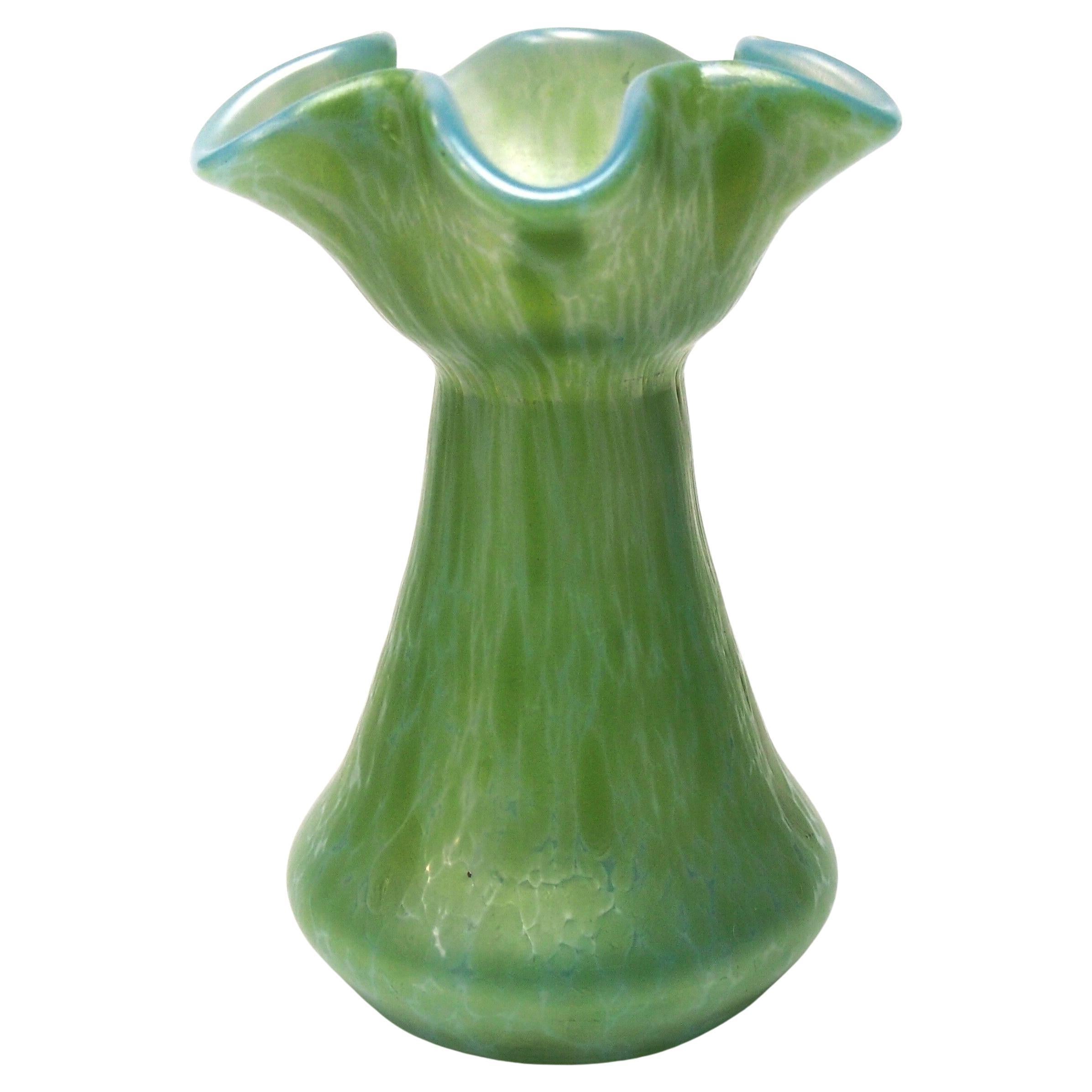 Bohemia Loetz Art Nouveau Vaso rotondo in vetro Ozone Cisele 1900-Christopher Dresser