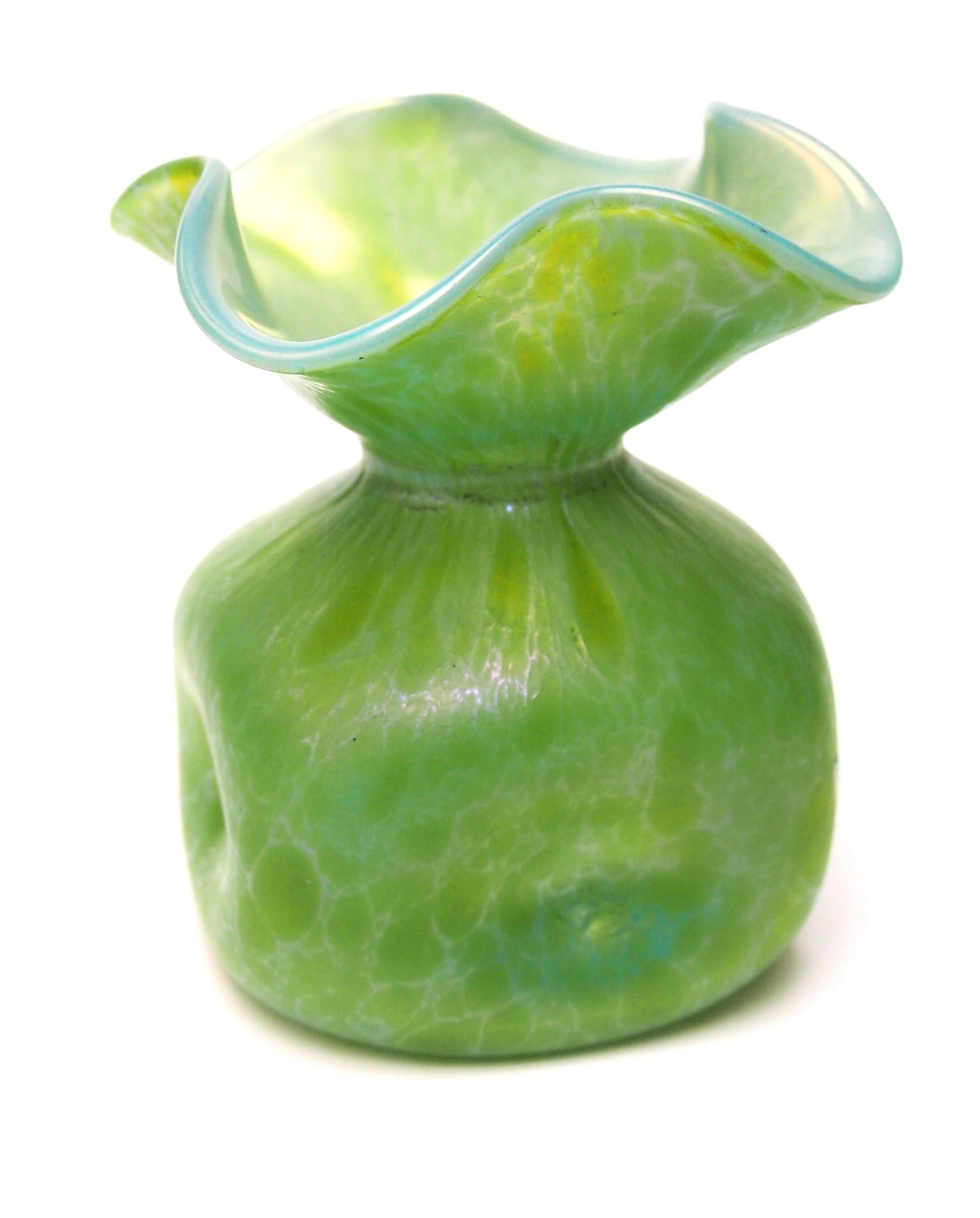 Ceco Bohemia Loetz Art Nouveau Vaso quadrato in vetro OzoneCisele 1900-Christopher Dresser in vendita
