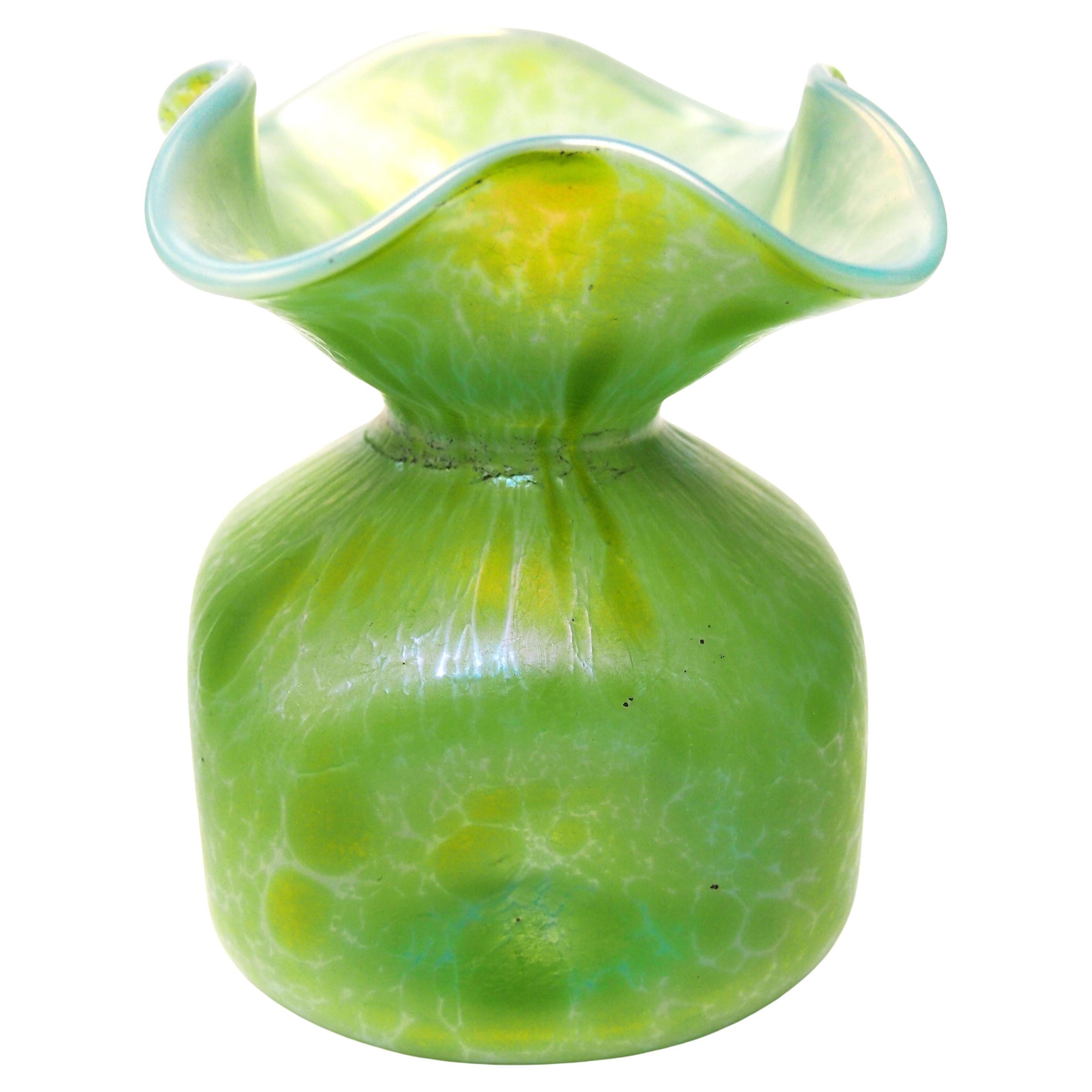 Bohemia Loetz Art Nouveau Vaso quadrato in vetro OzoneCisele 1900-Christopher Dresser in vendita
