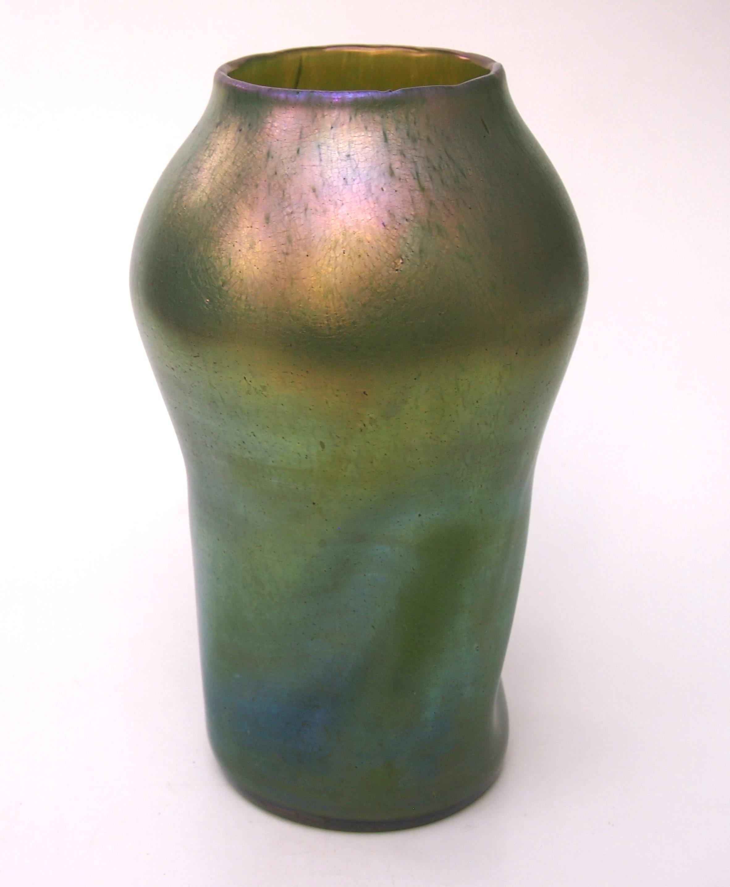 Bohemia Loetz Art Nouveau Twisted Dephi Glass Vase 1899 im Angebot 1