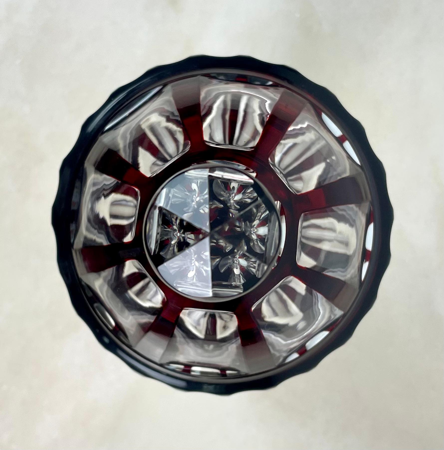 Bonbonnière ou lunette en cristal rouge de Bohemia - XIXème - République Tchèque  en vente 9