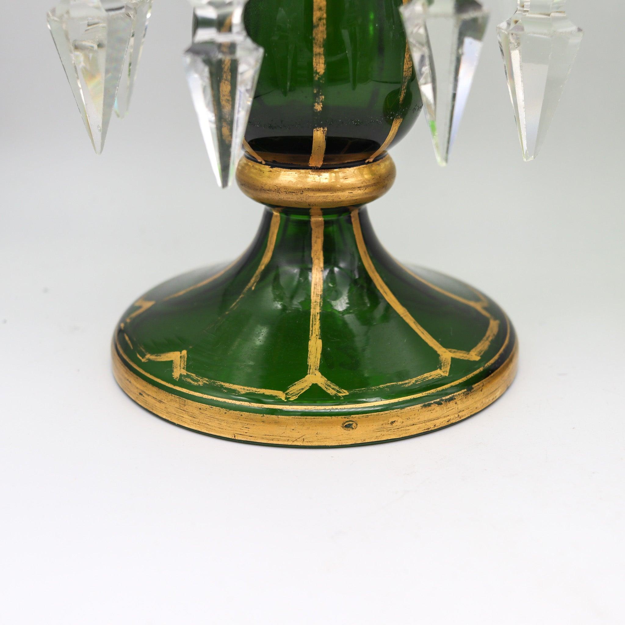 BOHEMIAN 1890 Lüsterpaar aus grünem Glas mit Gold und geschliffenen Glasprismen (Handgeschnitzt) im Angebot
