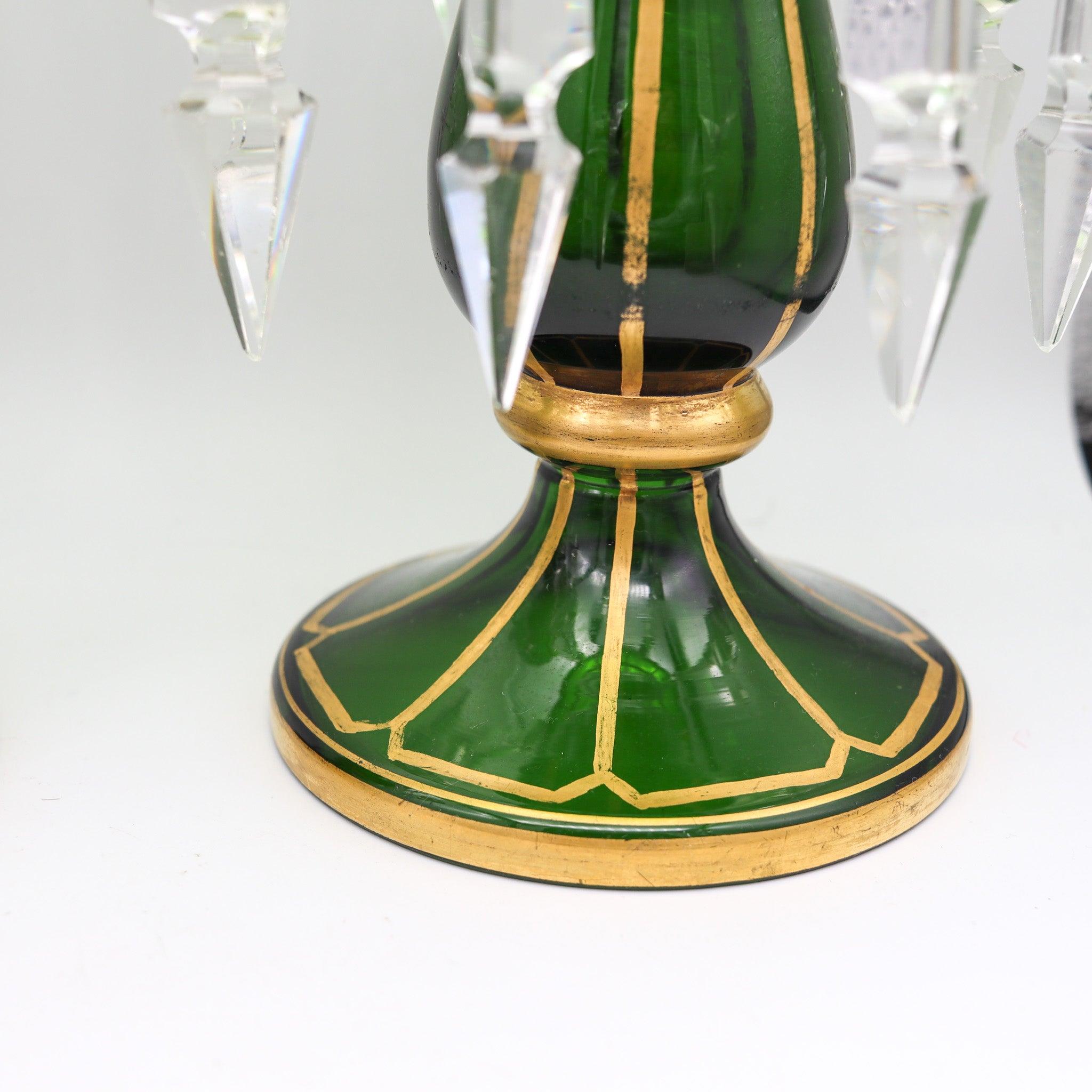 BOHEMIAN 1890 Lüsterpaar aus grünem Glas mit Gold und geschliffenen Glasprismen im Zustand „Hervorragend“ im Angebot in Miami, FL