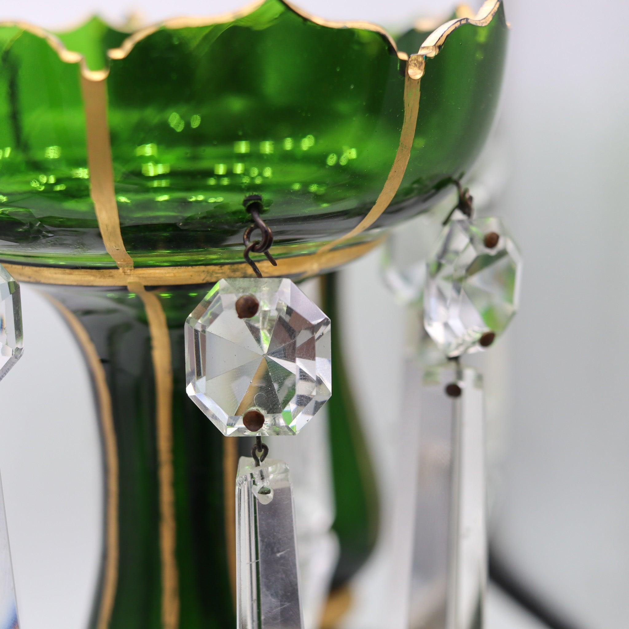 BOHEMIAN 1890 Lüsterpaar aus grünem Glas mit Gold und geschliffenen Glasprismen im Angebot 1
