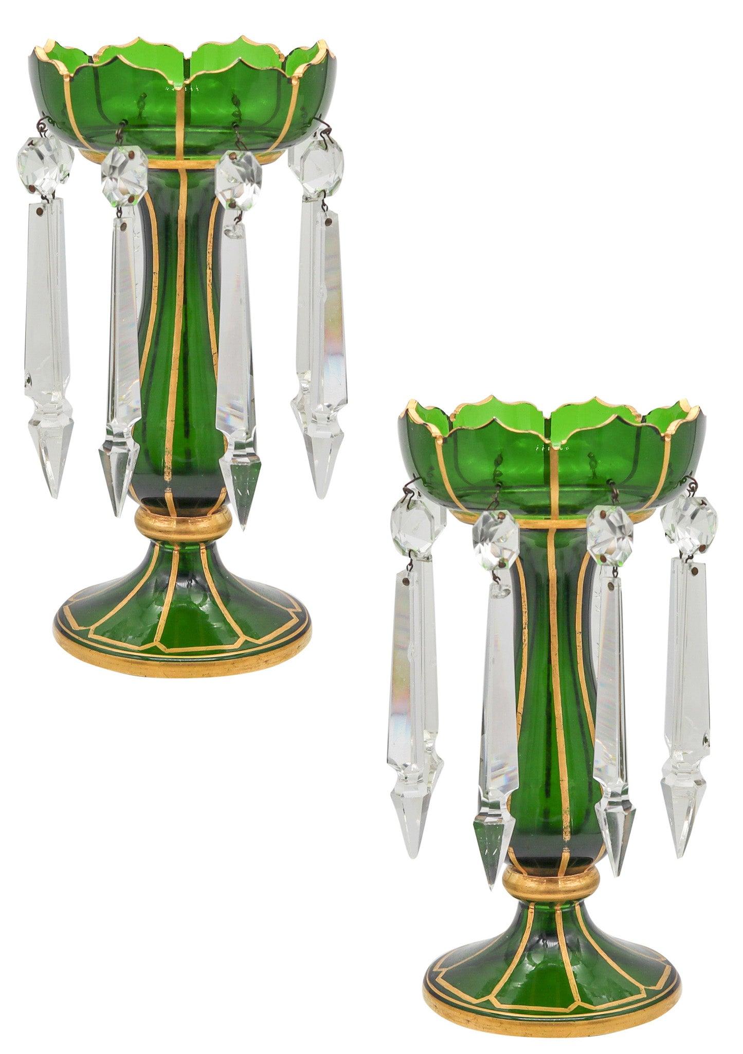 BOHEMIAN 1890 Pareja de Lustres de Vidrio Verde con Prismas de Oro y Vidrio Tallado