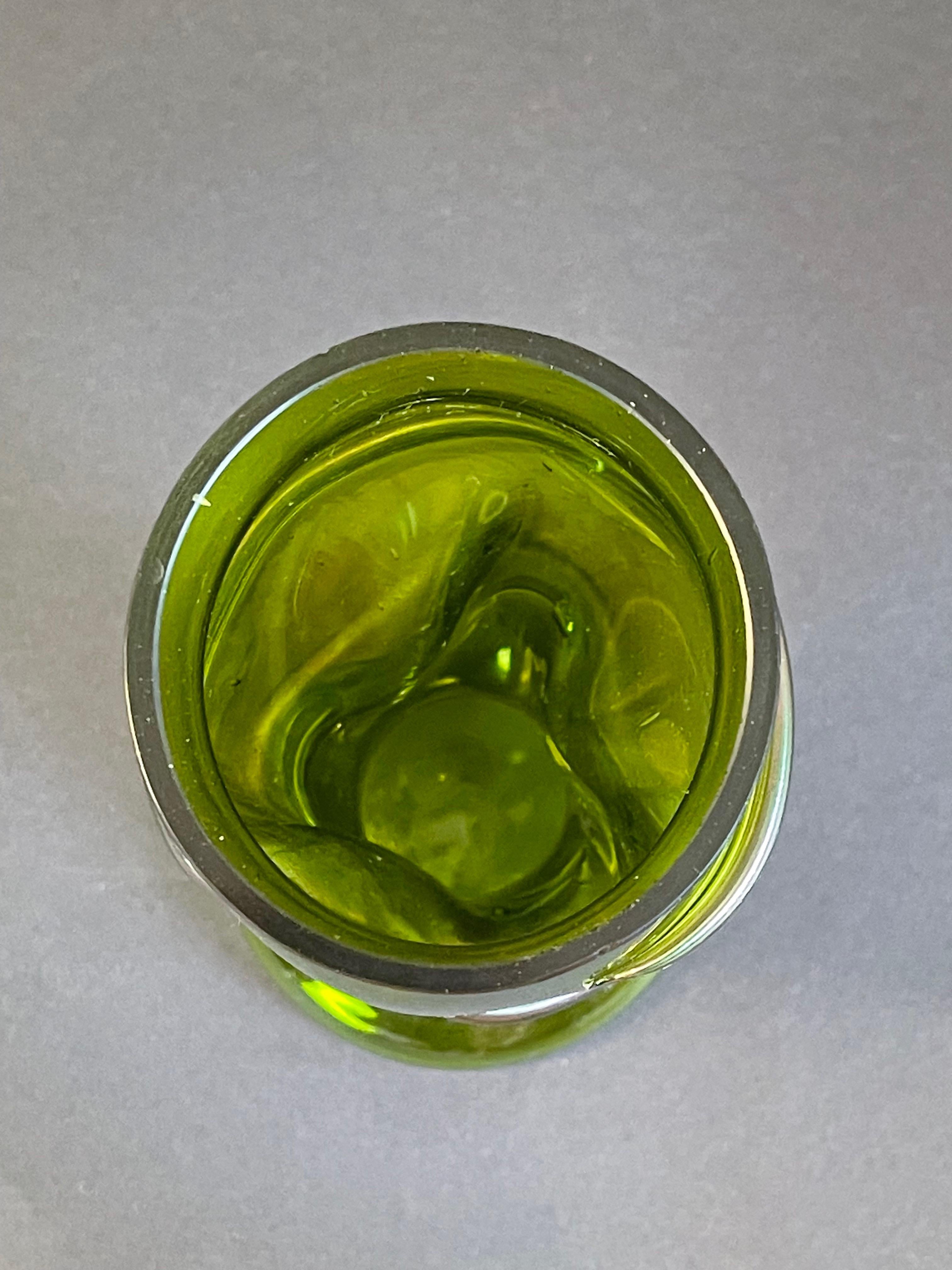 Bohemian 1900s Art Nouveau Iridescent Green Snake Glass Vase, Josef Rindskopf For Sale 2