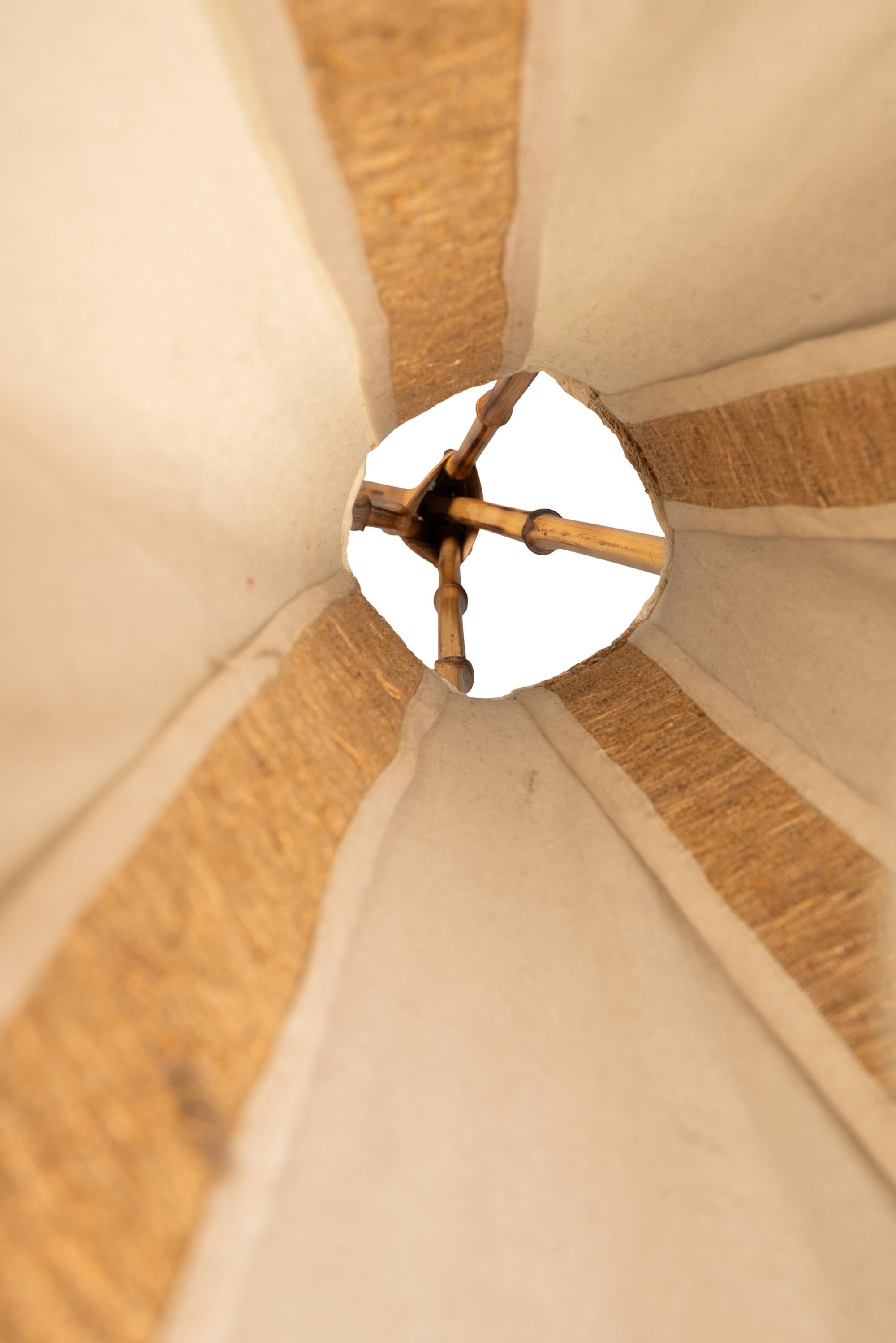 Bohemia 1,5 m. Lámpara de pie en forma de tipi de Louis Sognot, Francia, c. 1960 en venta 6