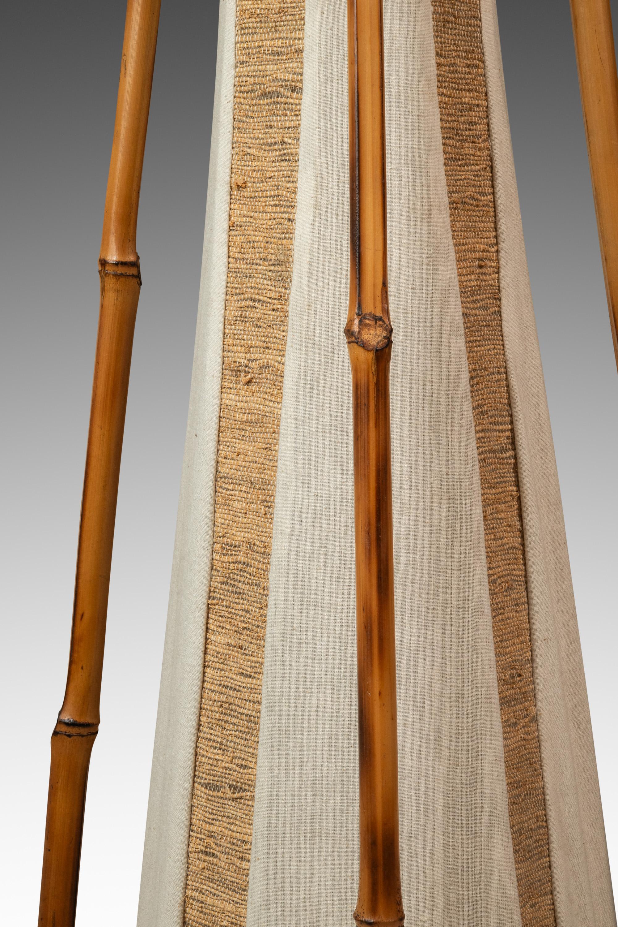 Bohemia 1,5 m. Lámpara de pie en forma de tipi de Louis Sognot, Francia, c. 1960 en venta 7