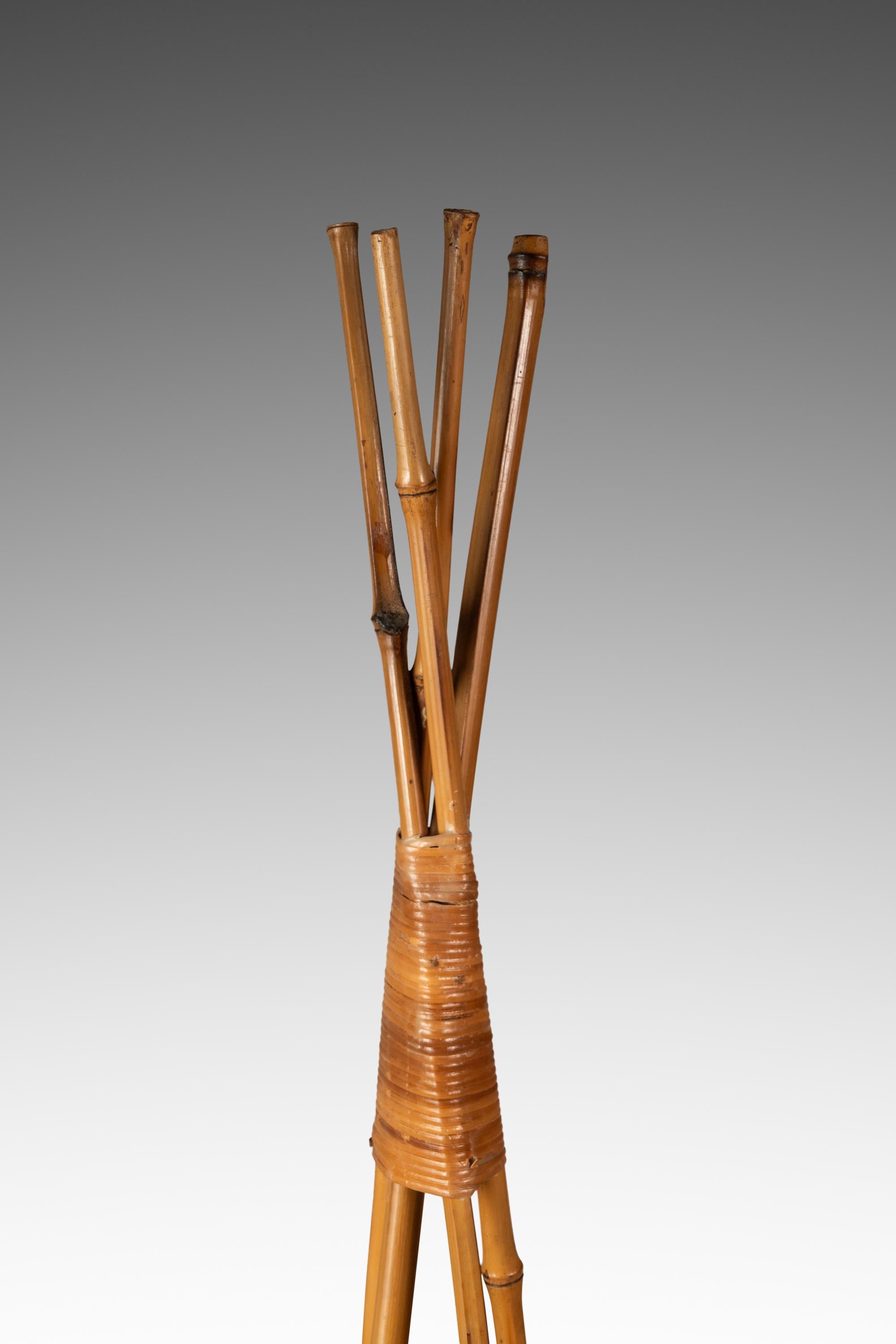 Bohemia 1,5 m. Lámpara de pie en forma de tipi de Louis Sognot, Francia, c. 1960 en venta 2