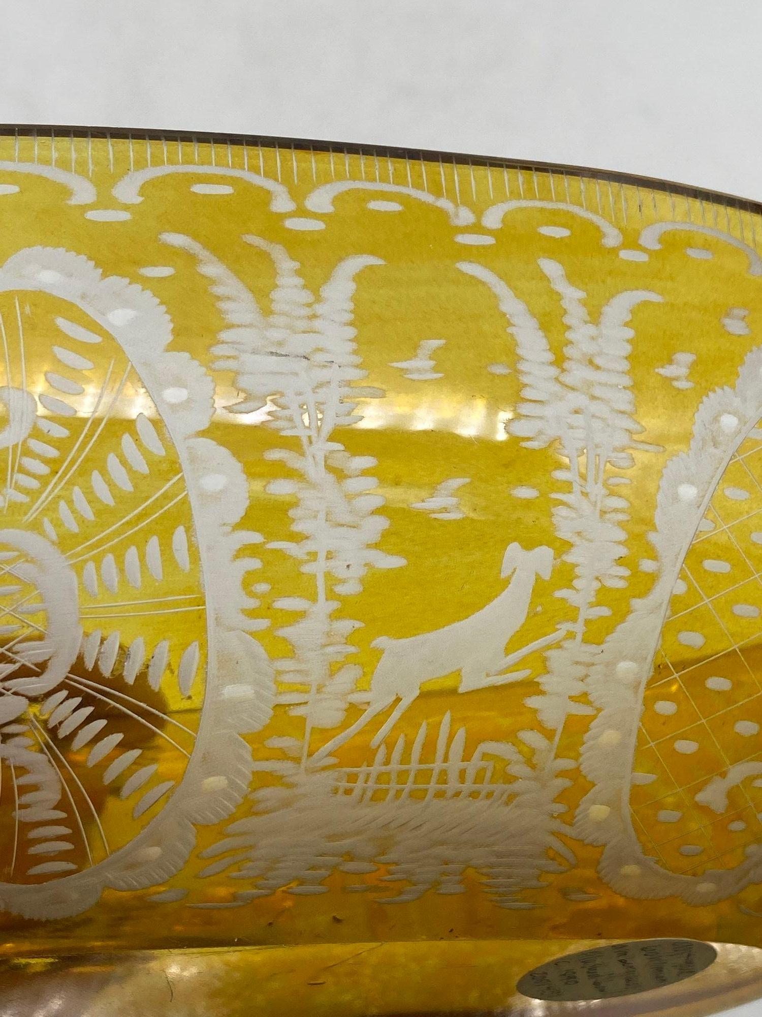 Böhmische Schale aus bernsteinfarbenem Glas ausgestellte Form, CIRCA 1900 im Angebot 3