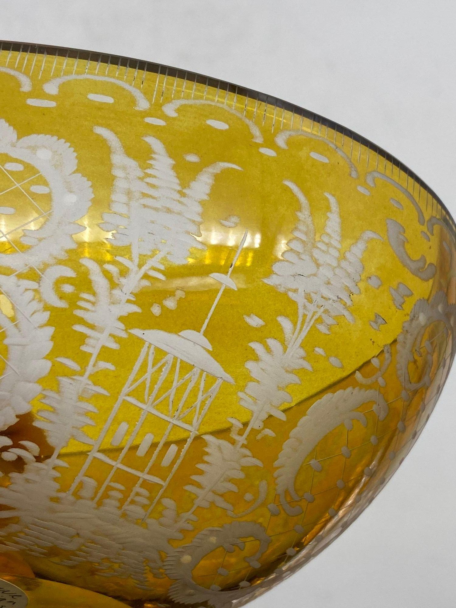 Bol de forme évasée en verre ambré de Bohème, vers 1900 en vente 5