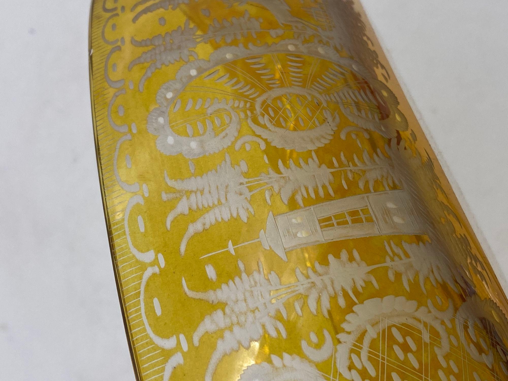 Bol de forme évasée en verre ambré de Bohème, vers 1900 Excellent état - En vente à Van Nuys, CA