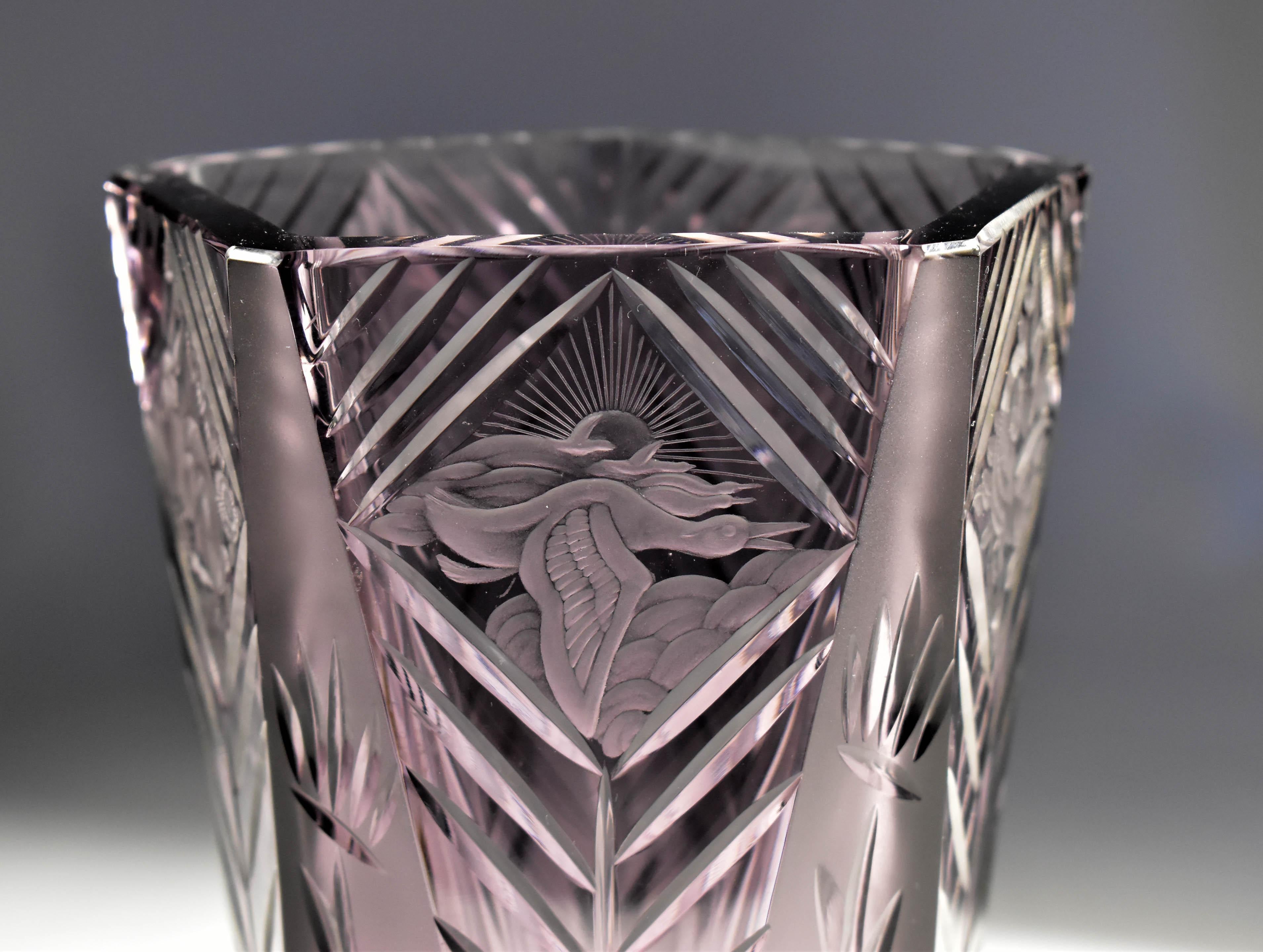 Vase ancien de Bohème  Verre améthyste taillé et gravé Art déco 20ème siècle en vente 4
