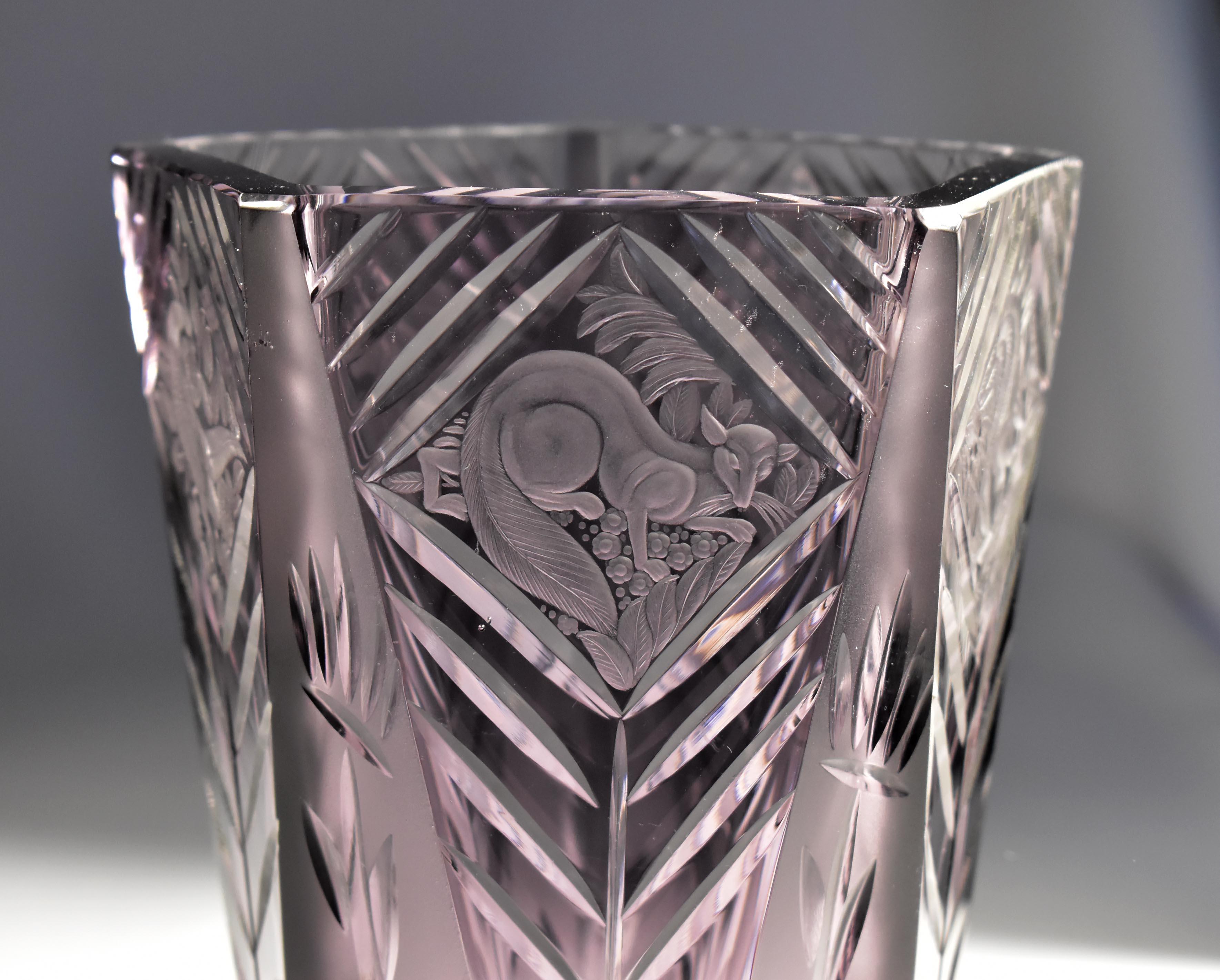 Vase ancien de Bohème  Verre améthyste taillé et gravé Art déco 20ème siècle en vente 1