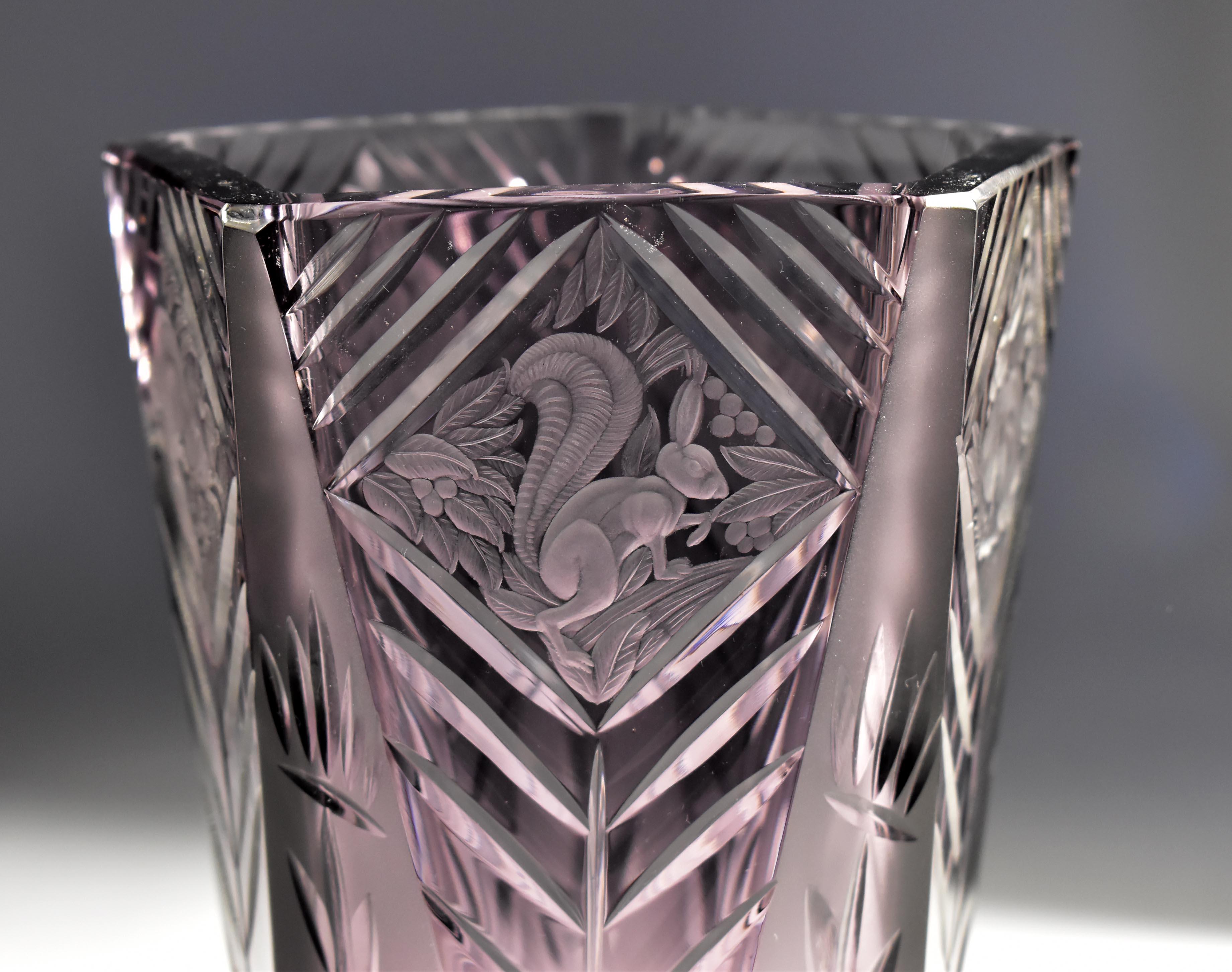 Vase ancien de Bohème  Verre améthyste taillé et gravé Art déco 20ème siècle en vente 2