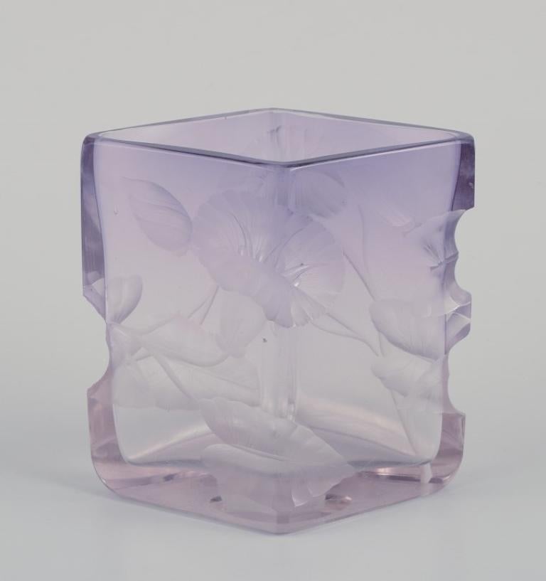 Bohemian Art Deco art glass vase. Purple art glass with floral motifs.
Deep cuttings.
Approx. 1930.
Signed.
Perfect condition.
Dimensions: W 11.5 cm x H 11.0 cm.