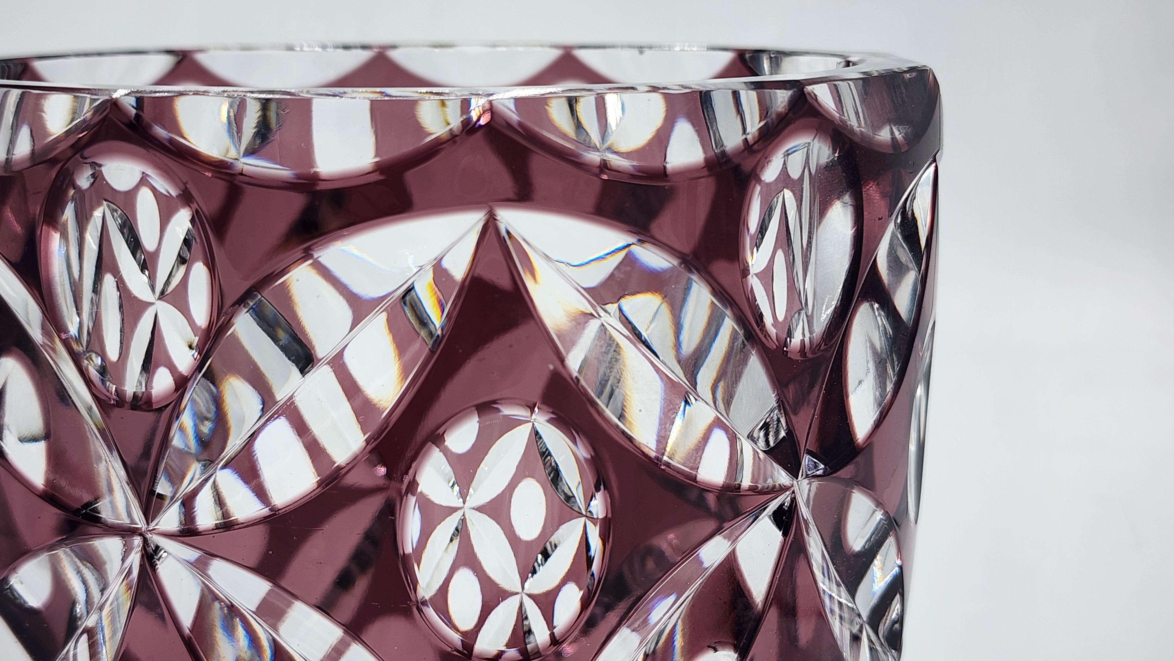 Jarrón de cristal tallado Art Decó de Bohemia siglo XX en venta