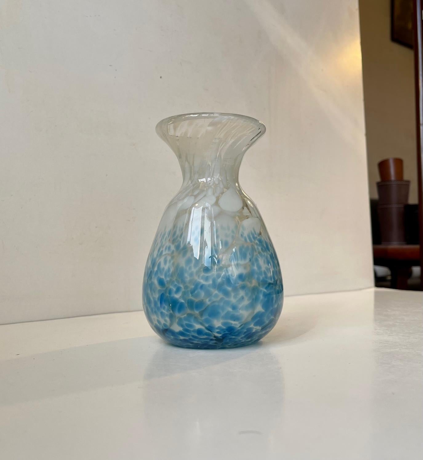 Hand Blown spatter vase in delicate blue and white glass. Designed and manufactured by Antonin Rükl & Sons in Bohemia during the 1930s. Vibrant colors and contrasts. Measurements: Height: 15 cm, Diameter: 10/8 cm.