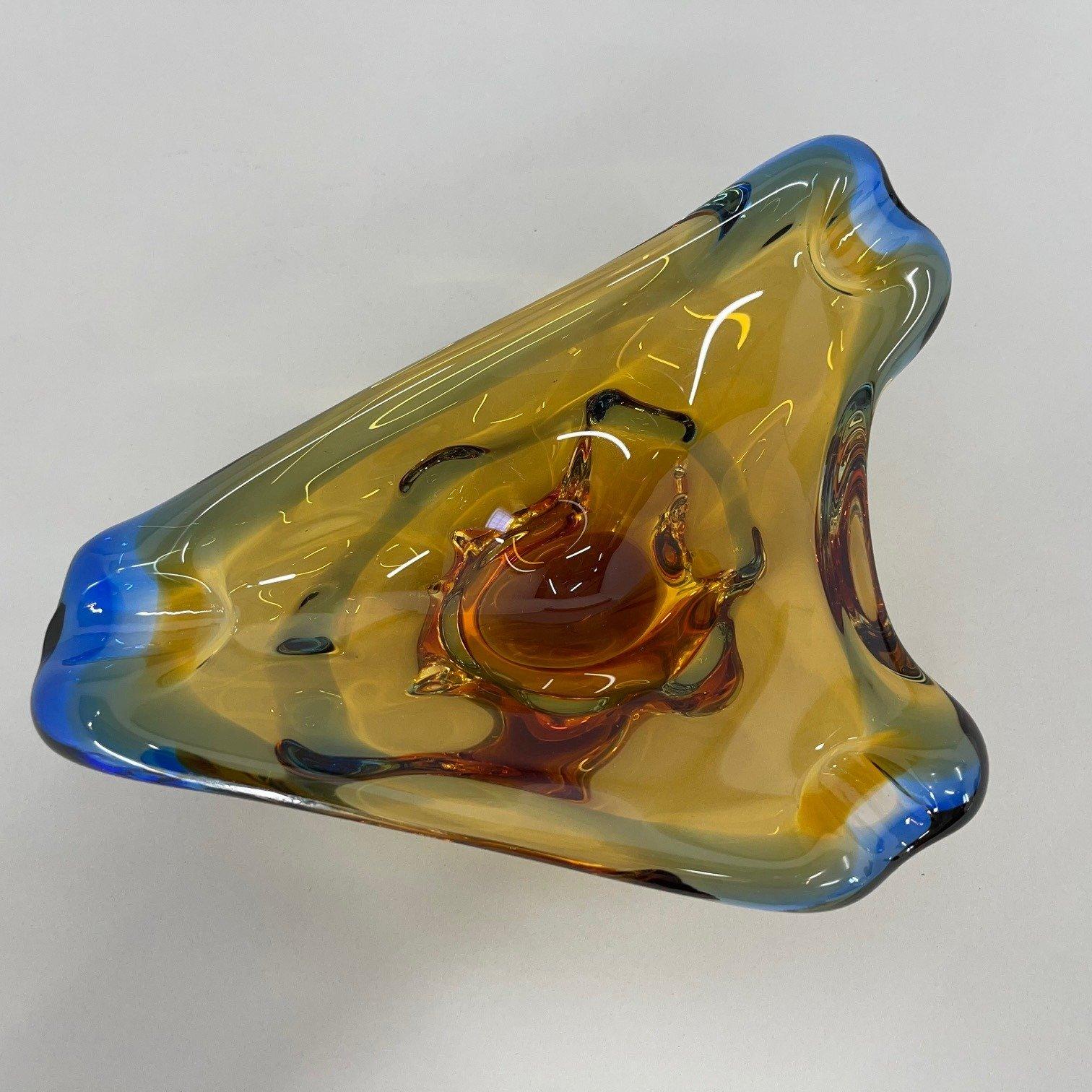 Cenicero de vidrio artístico de Bohemia de Josef Hospodka, años 60 en Bueno estado para la venta en Praha, CZ