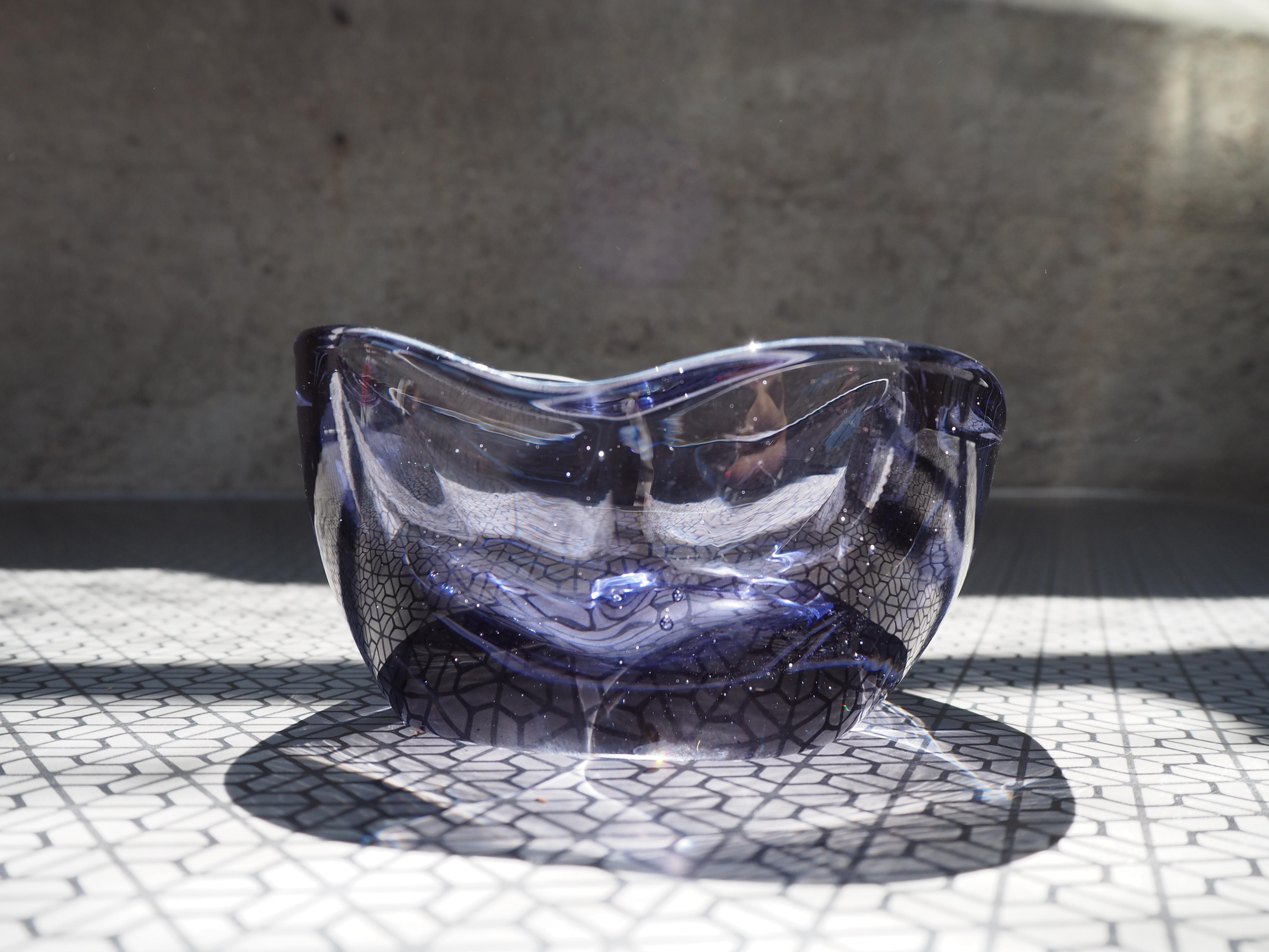 Art glass vintage ashtray designed by Josef Hospodka in the 1960's. Made by Chribska Glassworks in Czechoslovakia.
Made of glass.
Good vintage condition with some signs of use (see photo).
