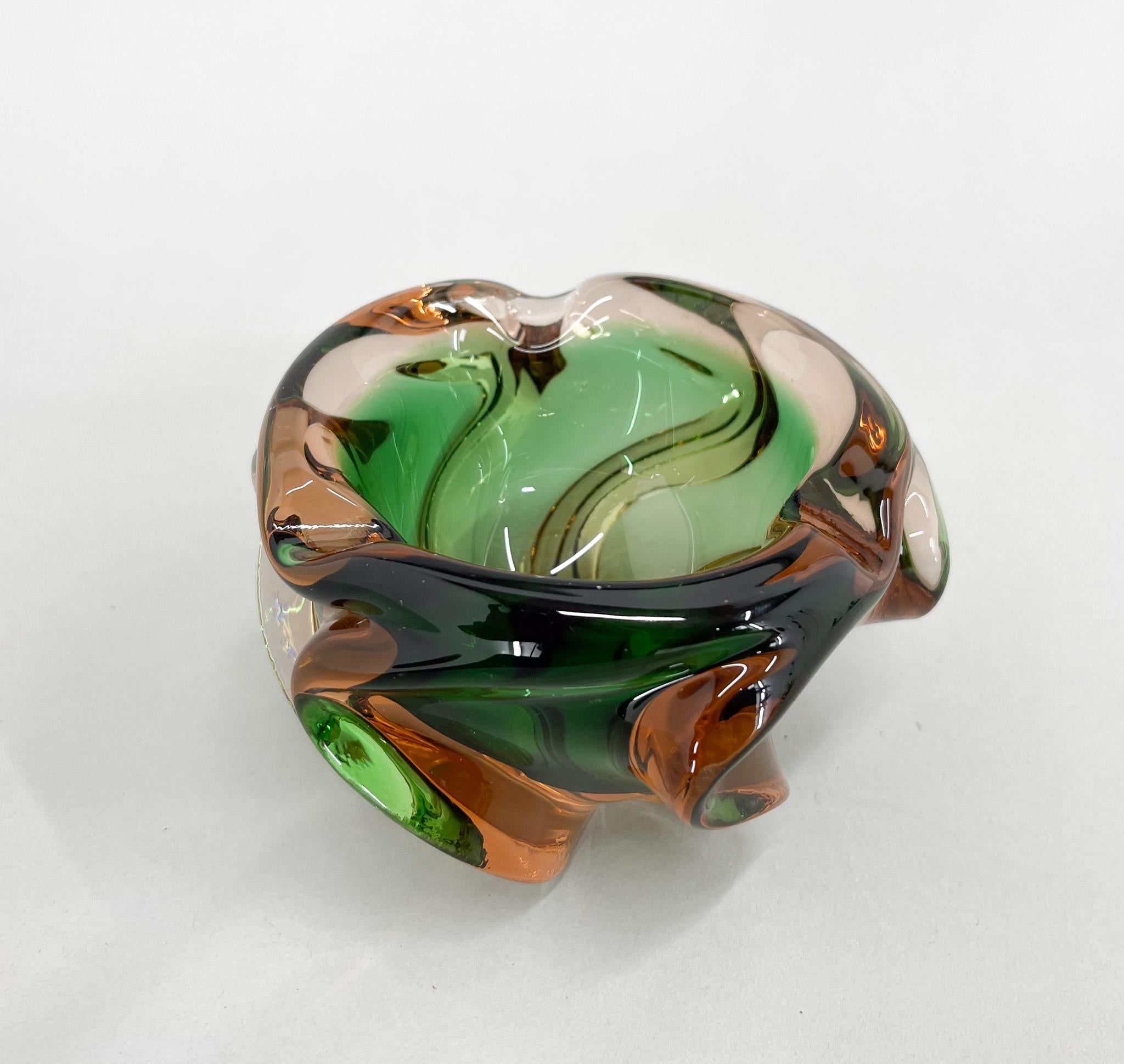 Bohemian Art Glass Bowl/Ashtray by Josef Hospodka, 1960's In Good Condition For Sale In Praha, CZ