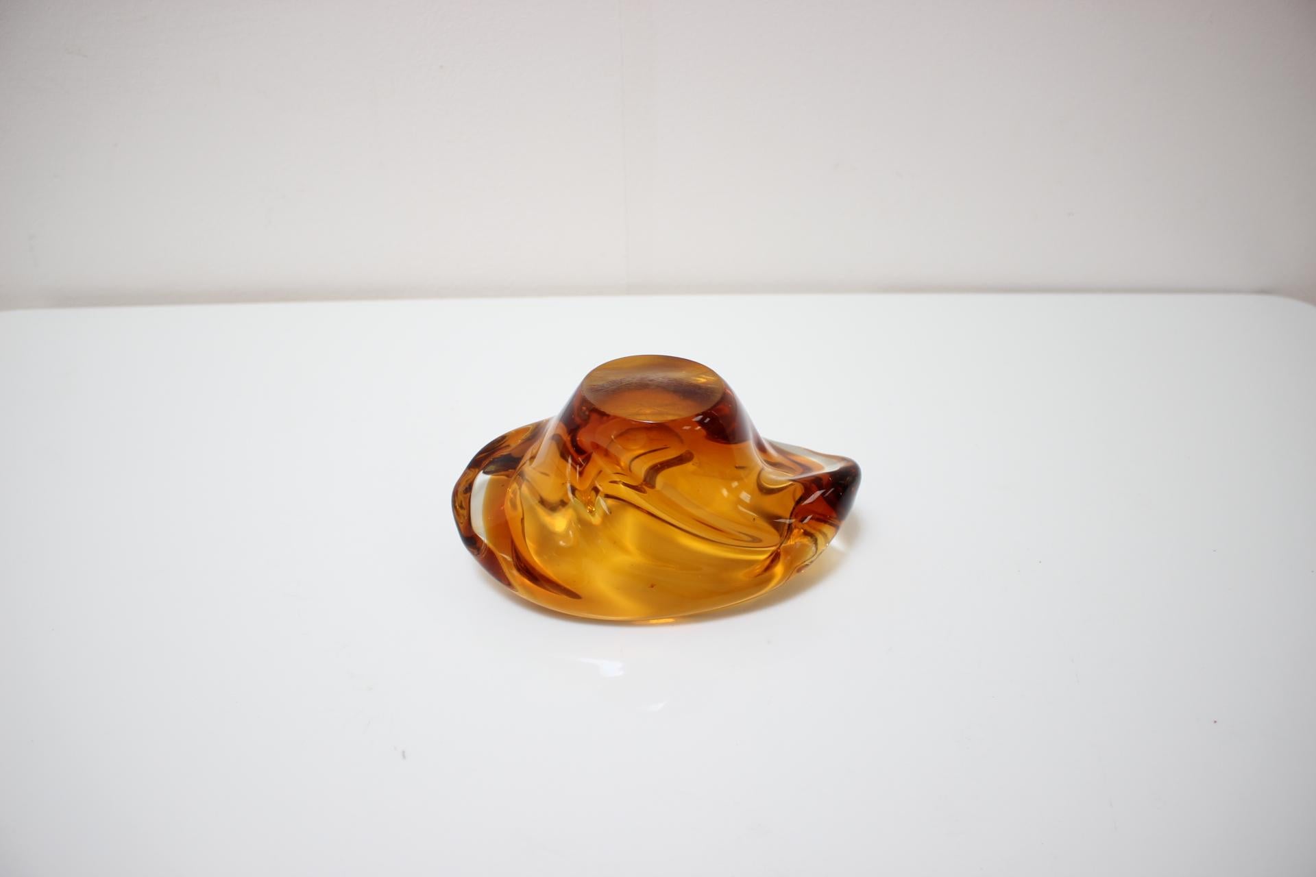 Cuenco/Cenicero de cristal de Bohemia de Josef Hospodka, años 60 en Bueno estado para la venta en Praha, CZ