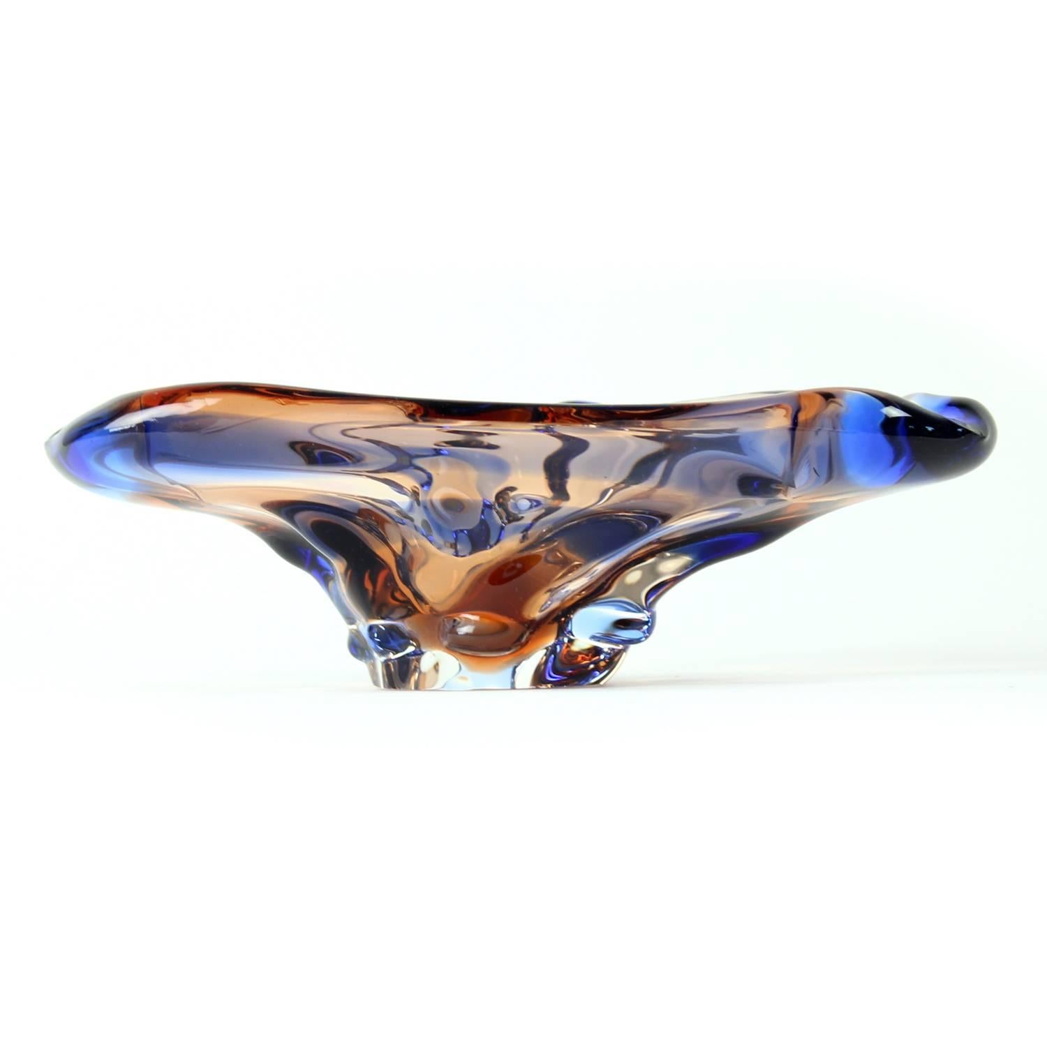 This beautiful art glass bowl is trully one of a kind addition of the famous Czech glass production. It was designed by Frantisek Zemek for Mstisov glass union as a part of the Niagara series. It combines the rosaline pink with clear white glass,