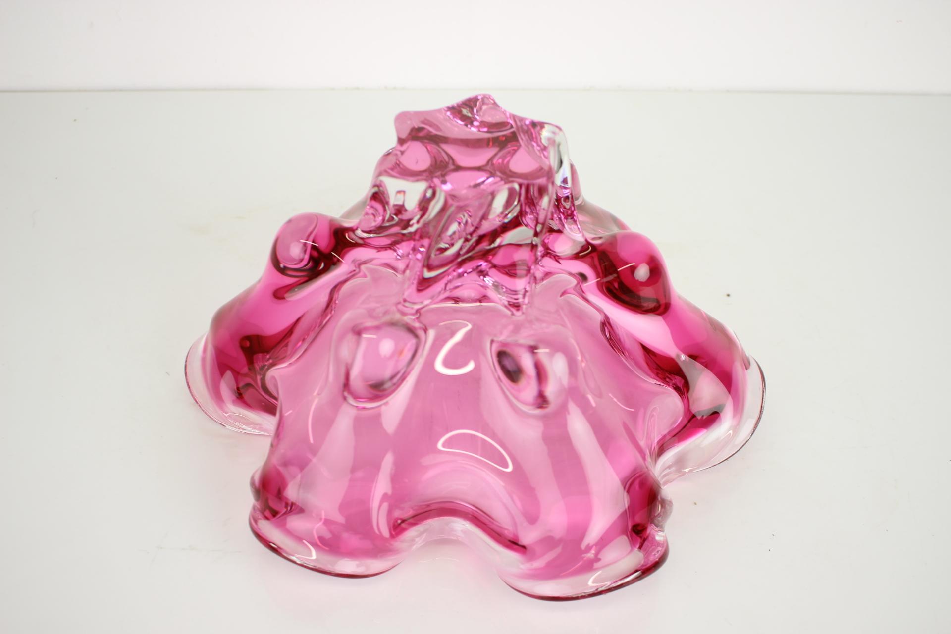 Mid-Century moderno Ciotola in vetro artistico boemo di Josef Hospodka, anni '60 in vendita