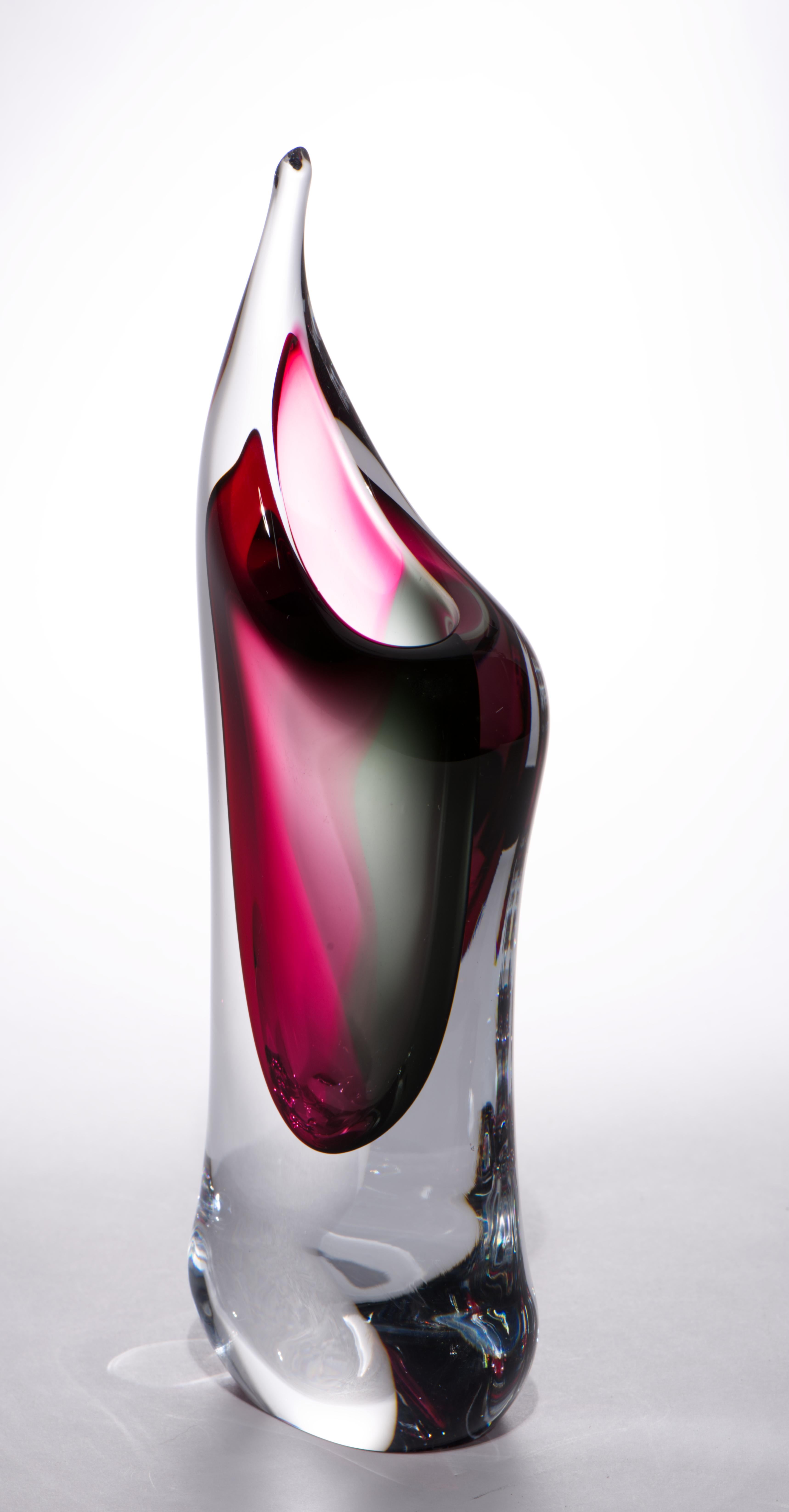 Mid-Century Modern Vase à bourgeons Sommerso en verre d'art de Bohème, rouge et bleu sarcelle en vente