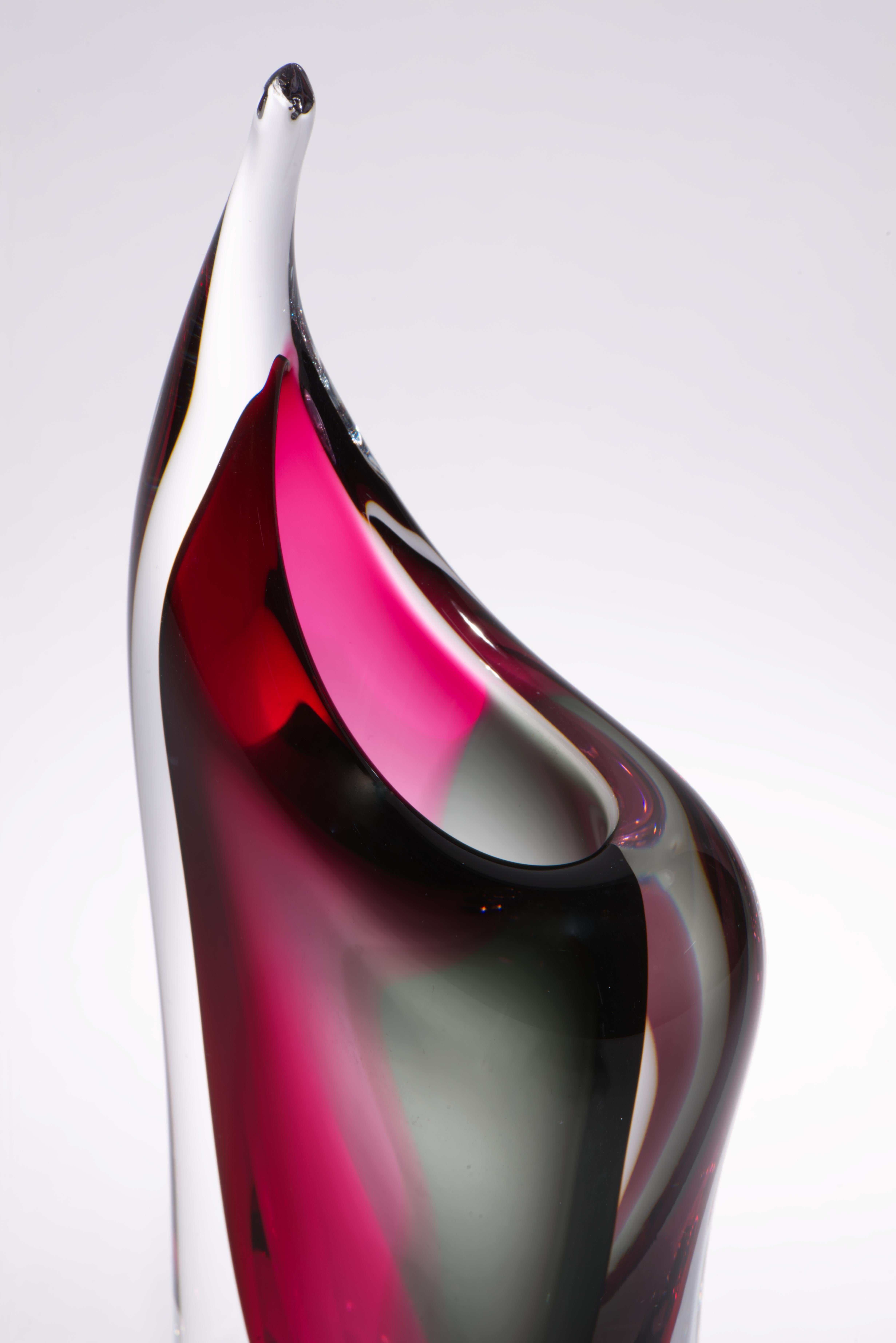 Fait main Vase à bourgeons Sommerso en verre d'art de Bohème, rouge et bleu sarcelle en vente