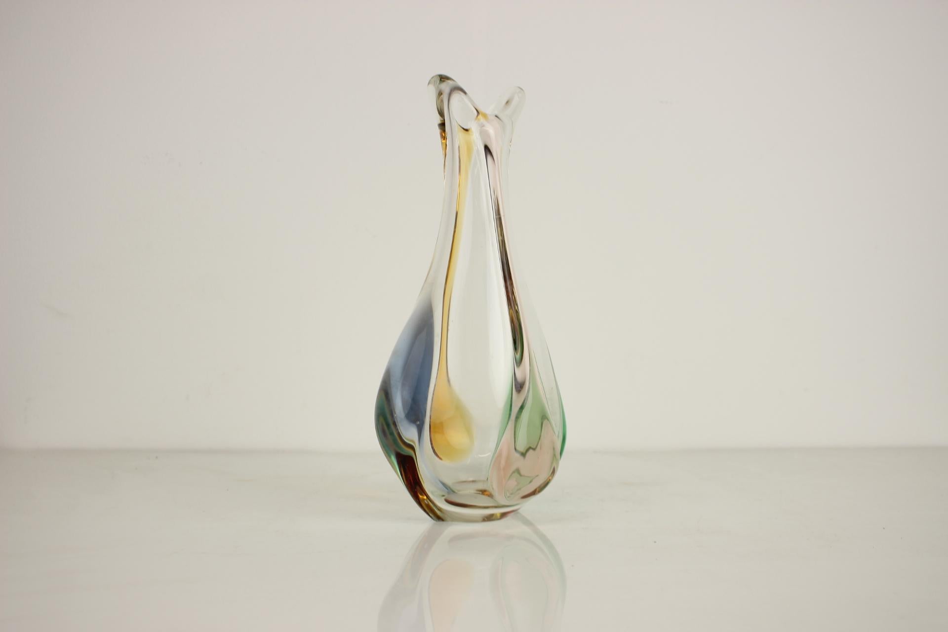 Bohemian Art Glass Vase by Josef Hospodka, 1960's In Good Condition For Sale In Praha, CZ