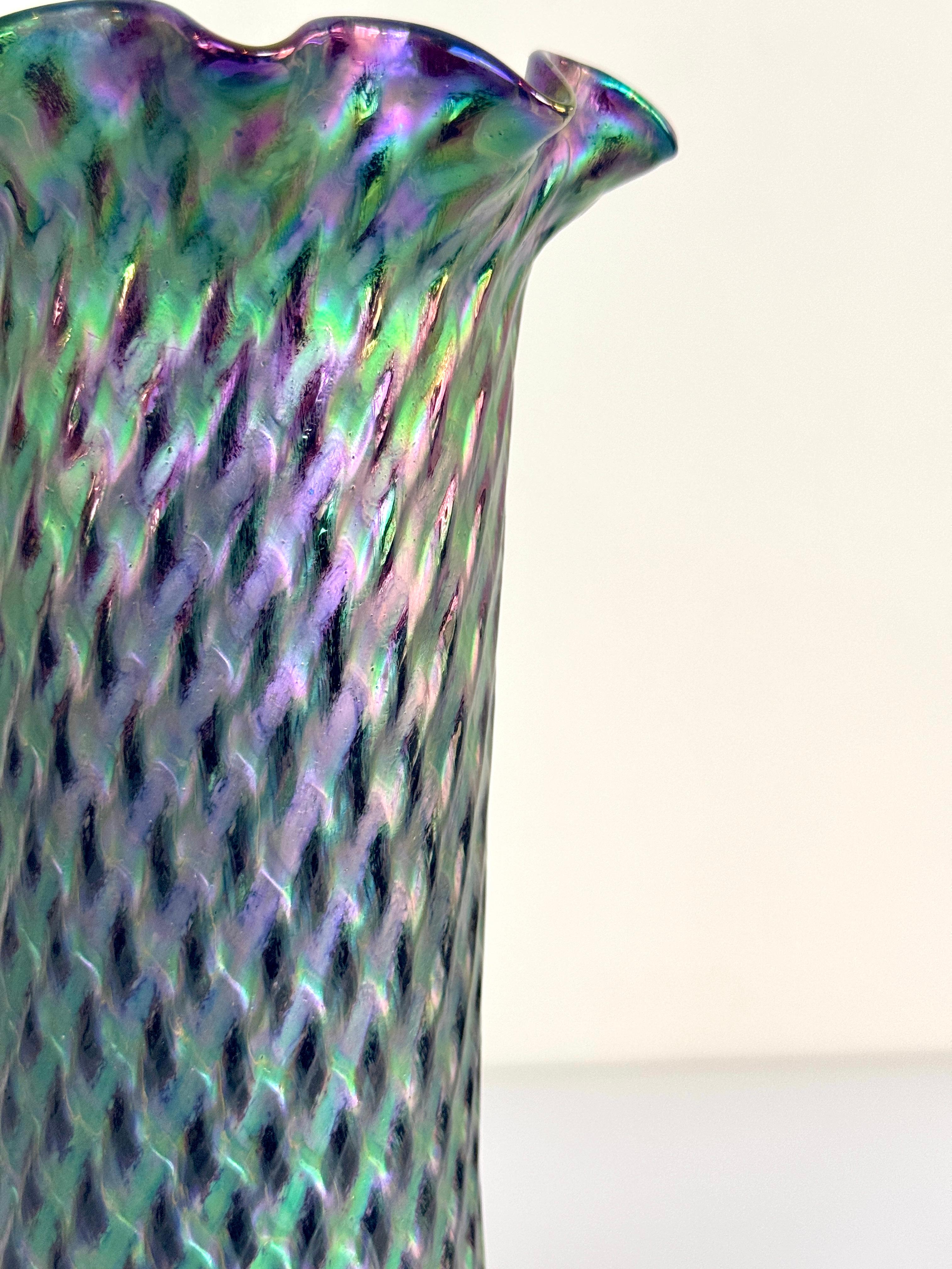 Vetro Vaso in vetro cangiante ametista Art Nouveau Bohemien in vendita