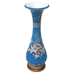 Vase en verre camée botanique bleu et blanc Harrach Art Nouveau de Bohème, 1860