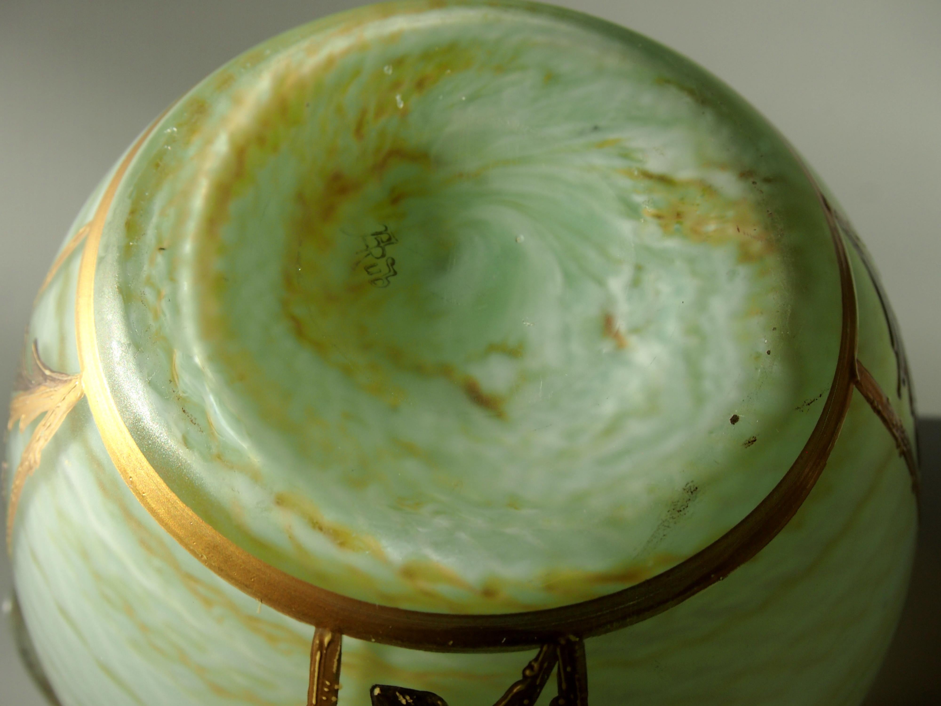 Bohemian Art Nouveau Harrach Glass Marbled Green Vase circa 1900 for A. Rub (Spätes 19. Jahrhundert) im Angebot