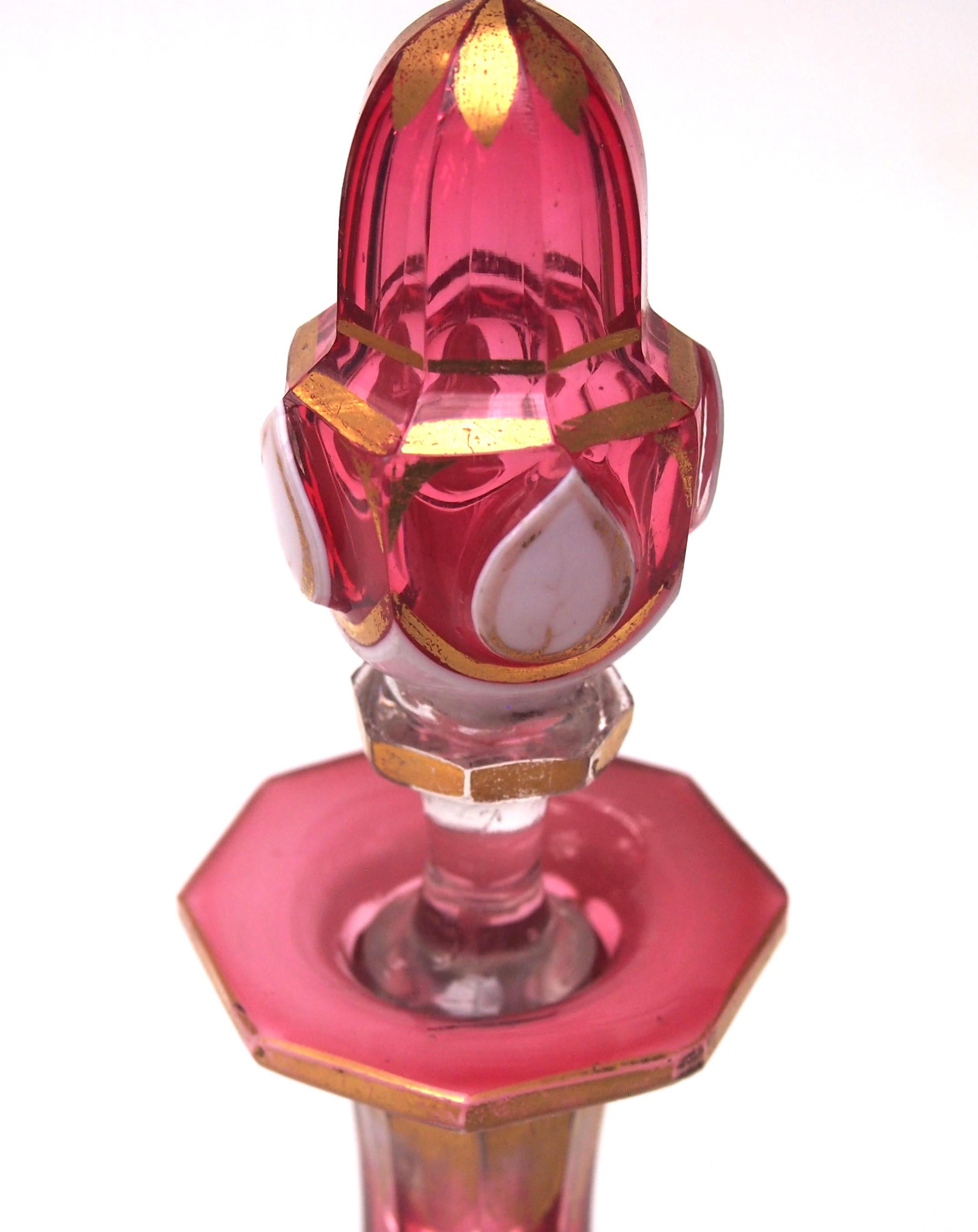 Böhmische Jugendstil-Harrachflasche aus weißem und rotem Glas mit Überfang, 1860 im Zustand „Gut“ im Angebot in Worcester Park, GB