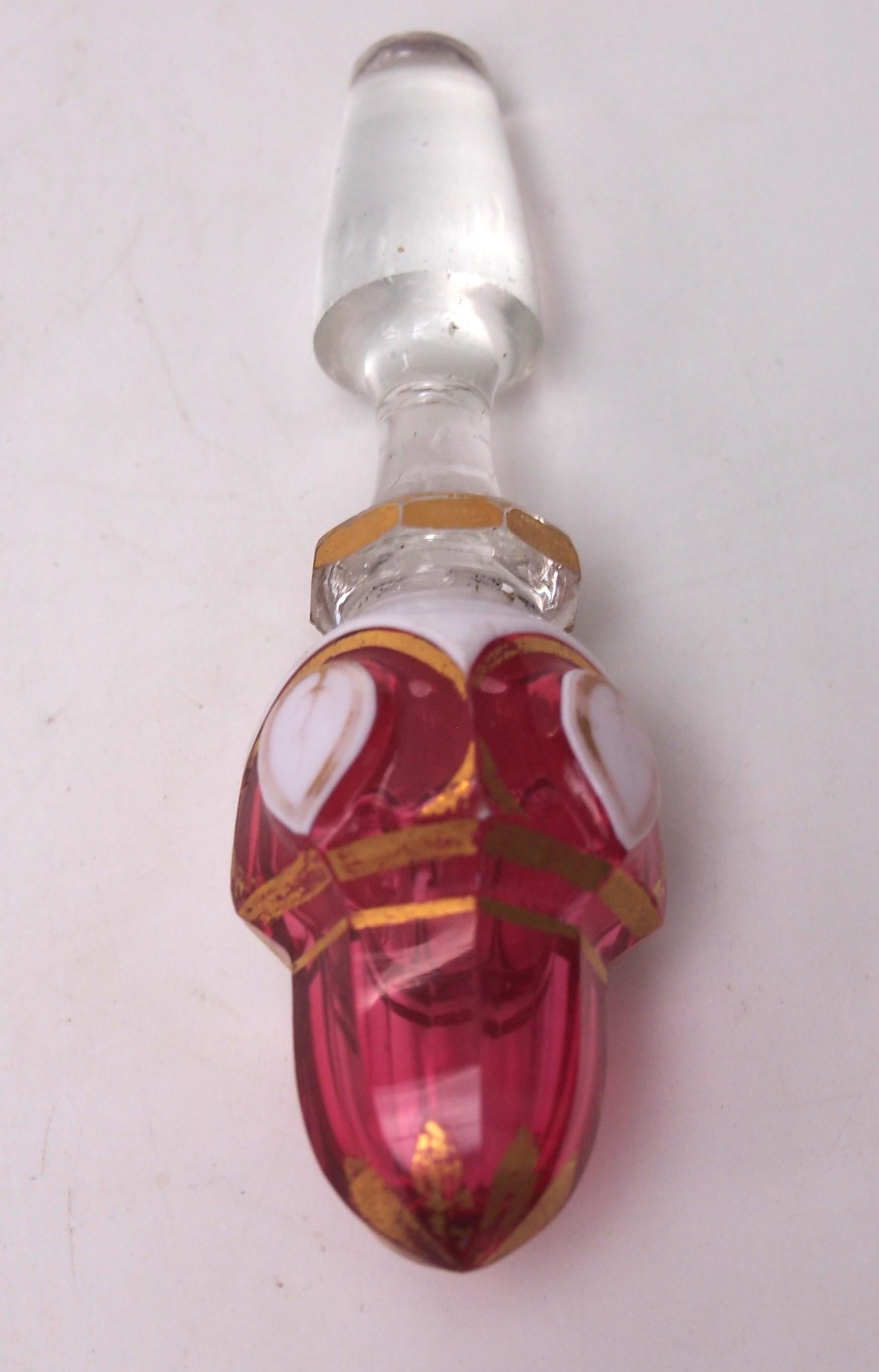 Böhmische Jugendstil-Harrachflasche aus weißem und rotem Glas mit Überfang, 1860 im Angebot 1