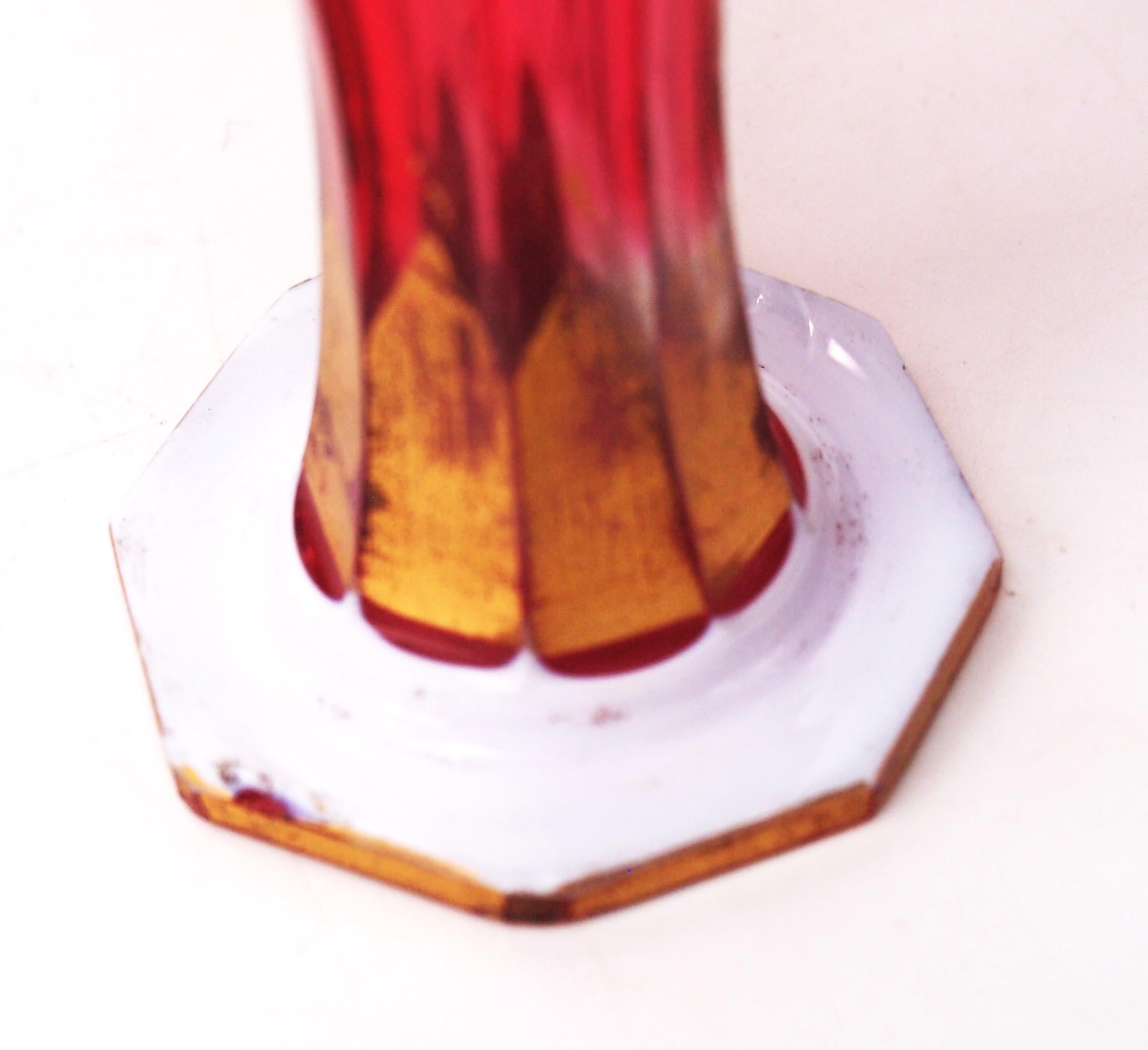 Böhmische Jugendstil-Harrachflasche aus weißem und rotem Glas mit Überfang, 1860 im Angebot 2