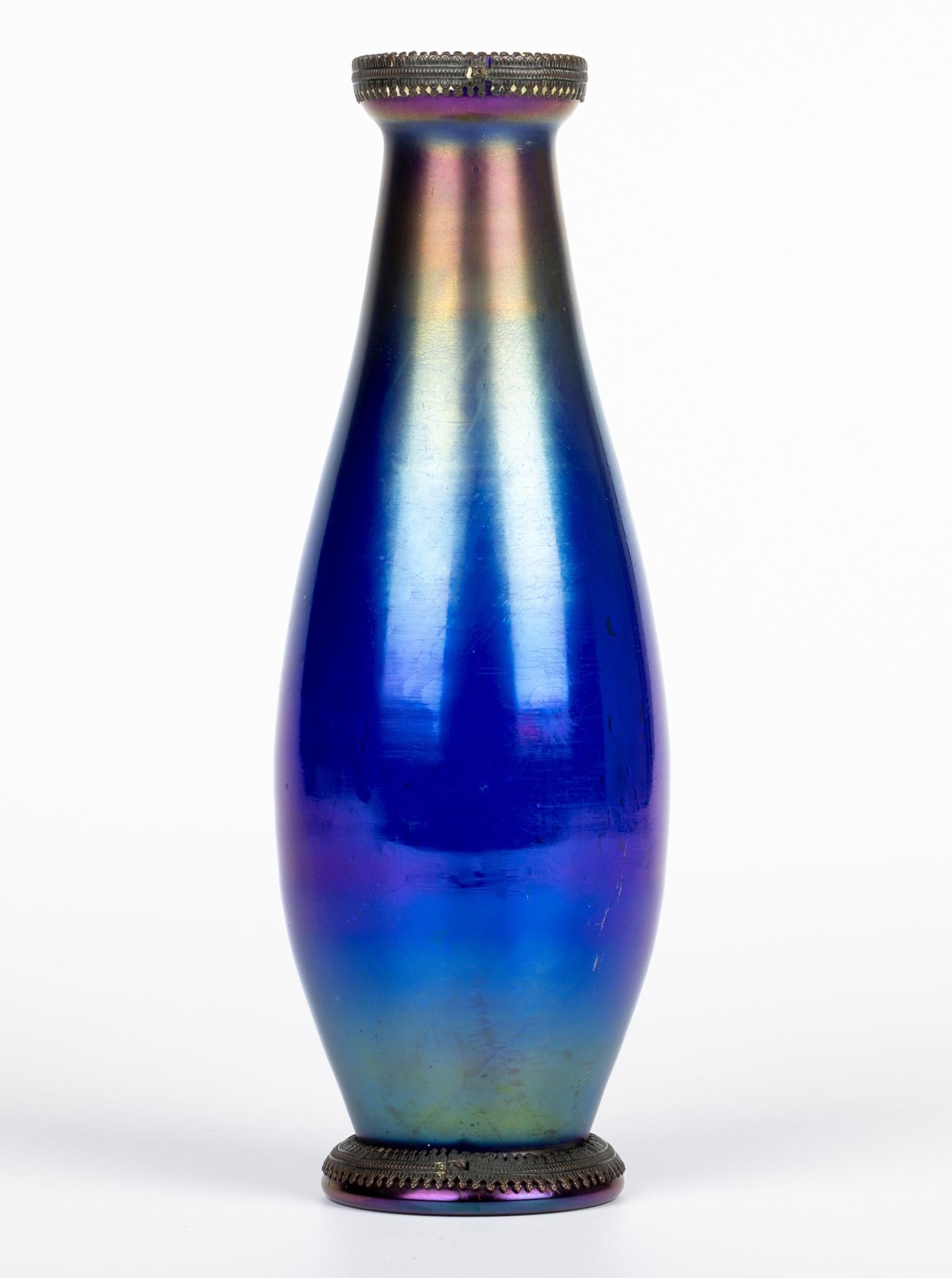 Vaso in vetro artistico iridescente con montatura in metallo in stile liberty boemo in vendita 2