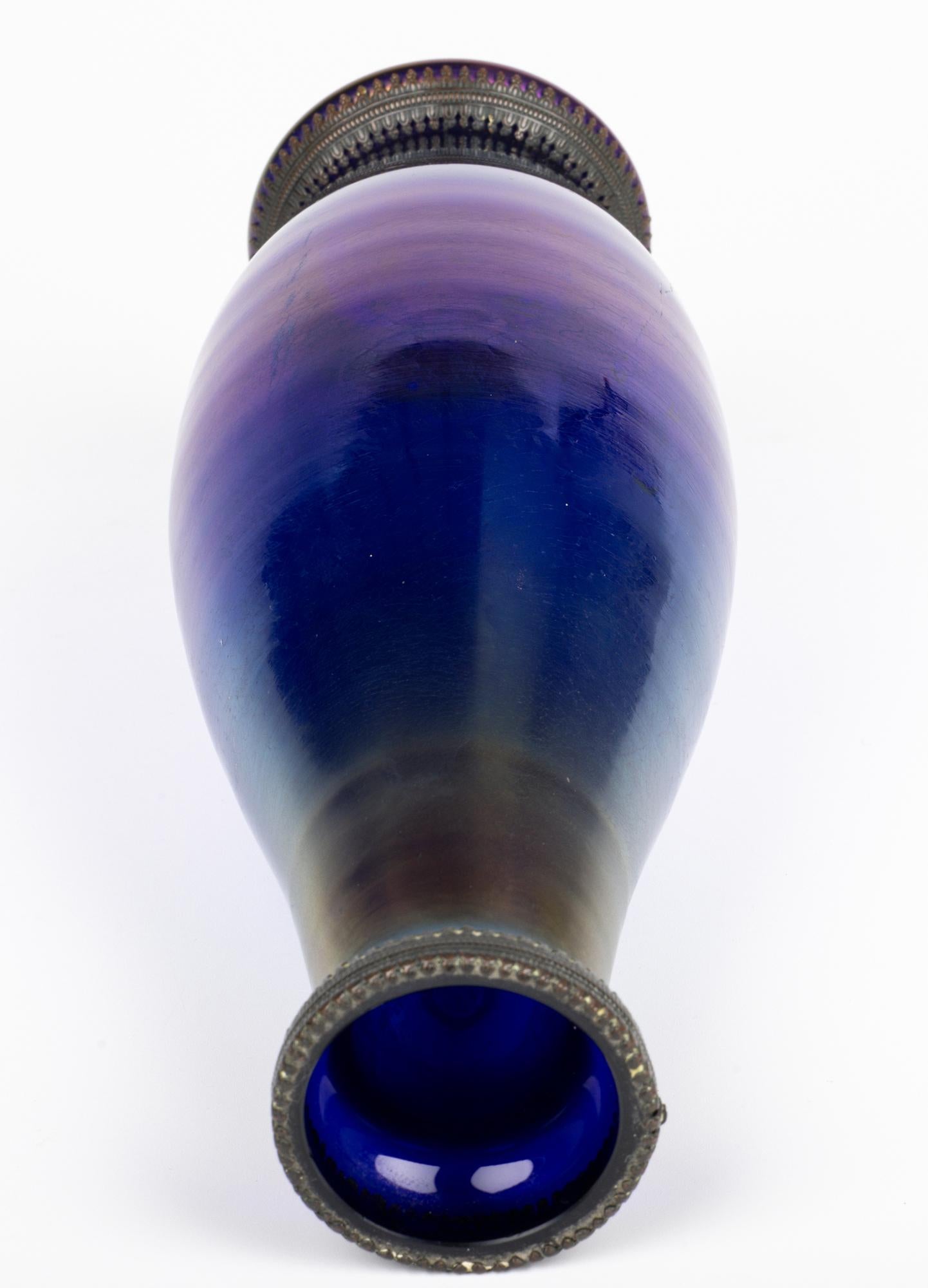 Vaso in vetro artistico iridescente con montatura in metallo in stile liberty boemo in vendita 6