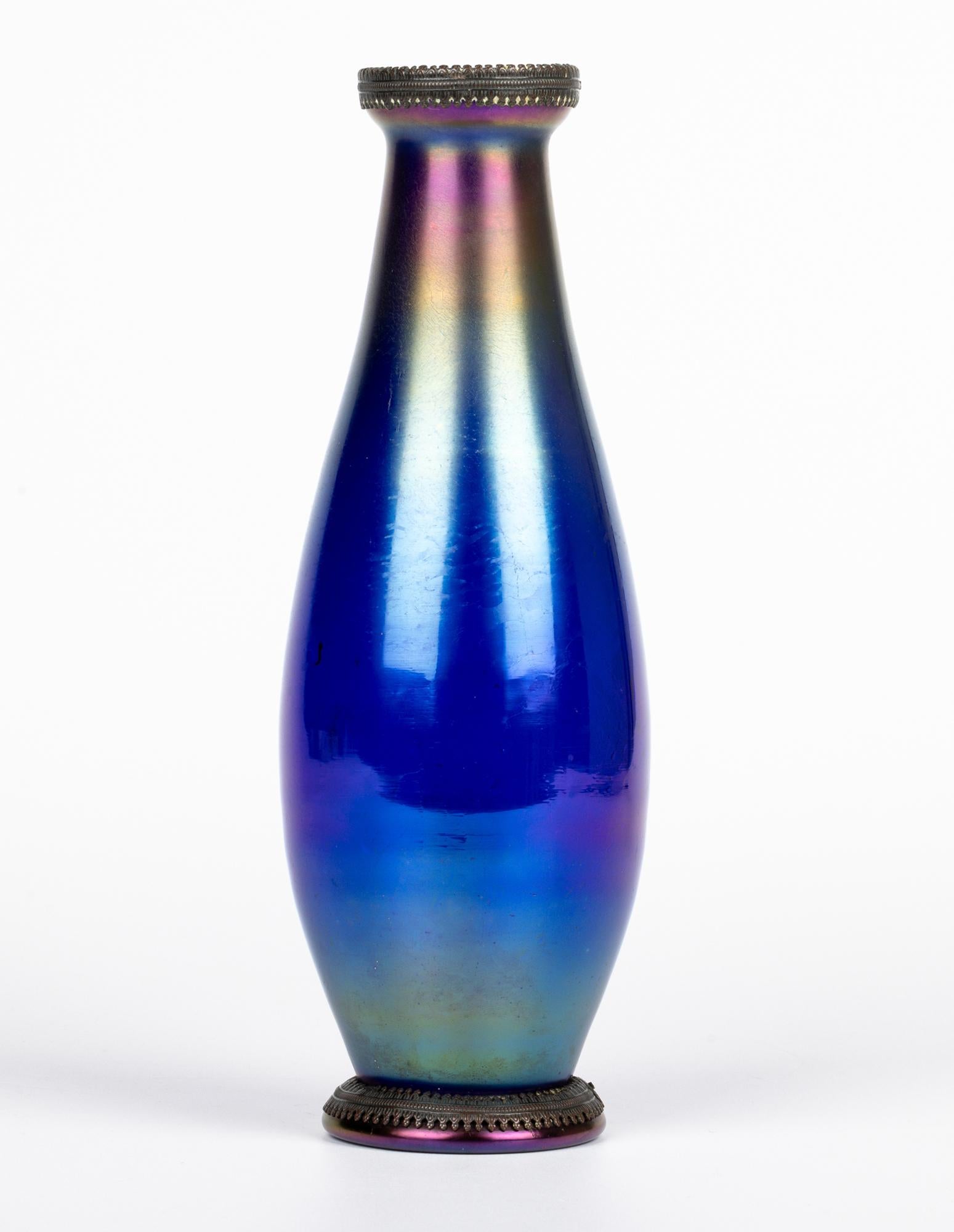 Vaso in vetro artistico iridescente con montatura in metallo in stile liberty boemo in vendita 7
