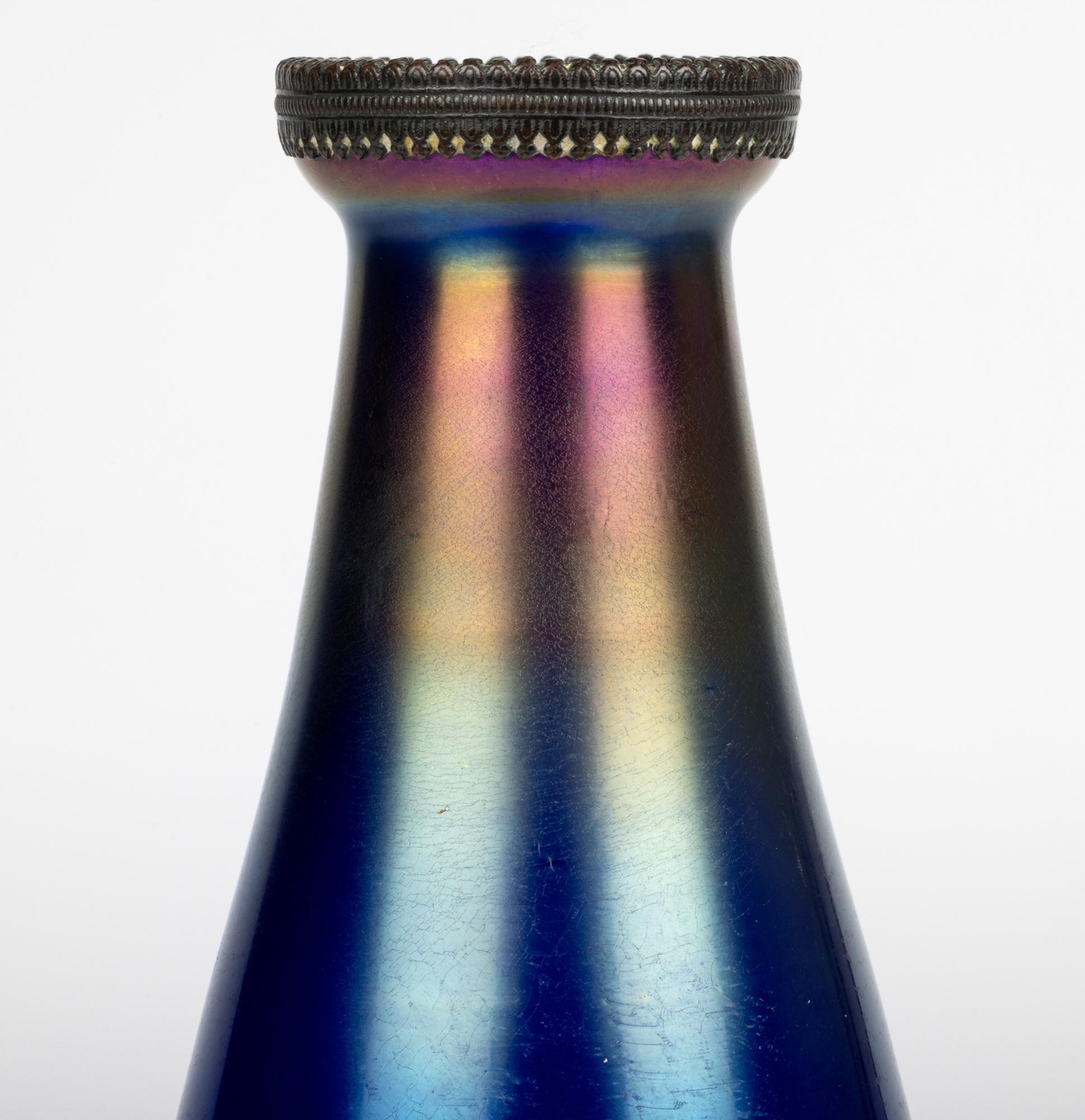 Vaso in vetro artistico iridescente con montatura in metallo in stile liberty boemo in vendita 9