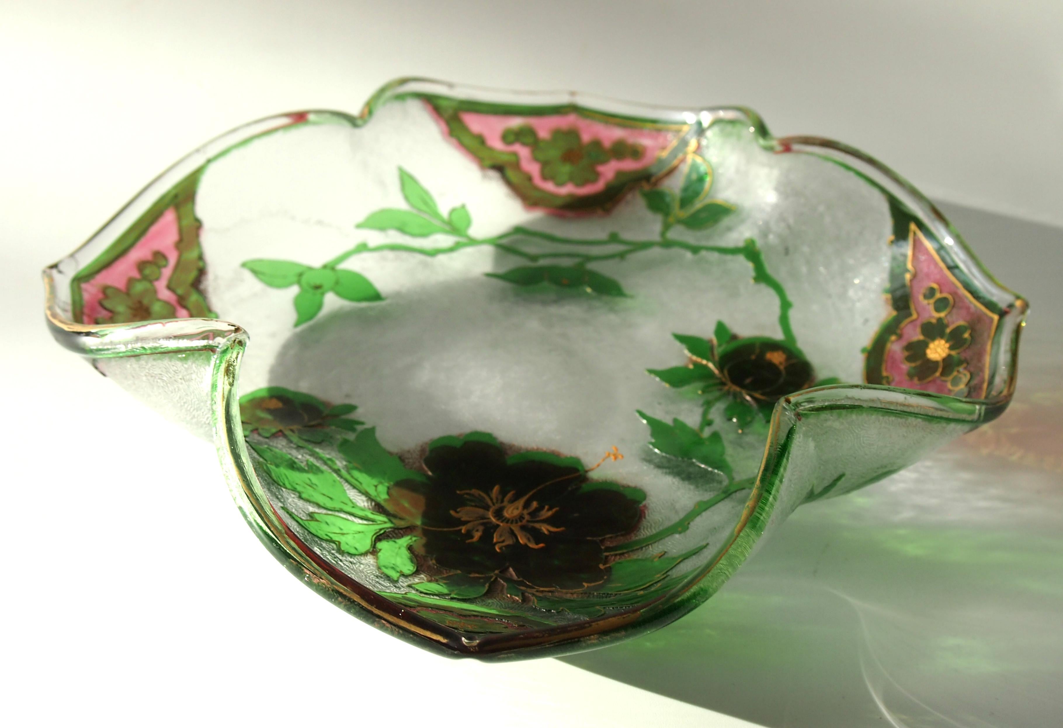 Bohemian Art Nouveau Pink and Green Cameo Glass Dish by Riedel, circa 1900 im Zustand „Gut“ im Angebot in London, GB
