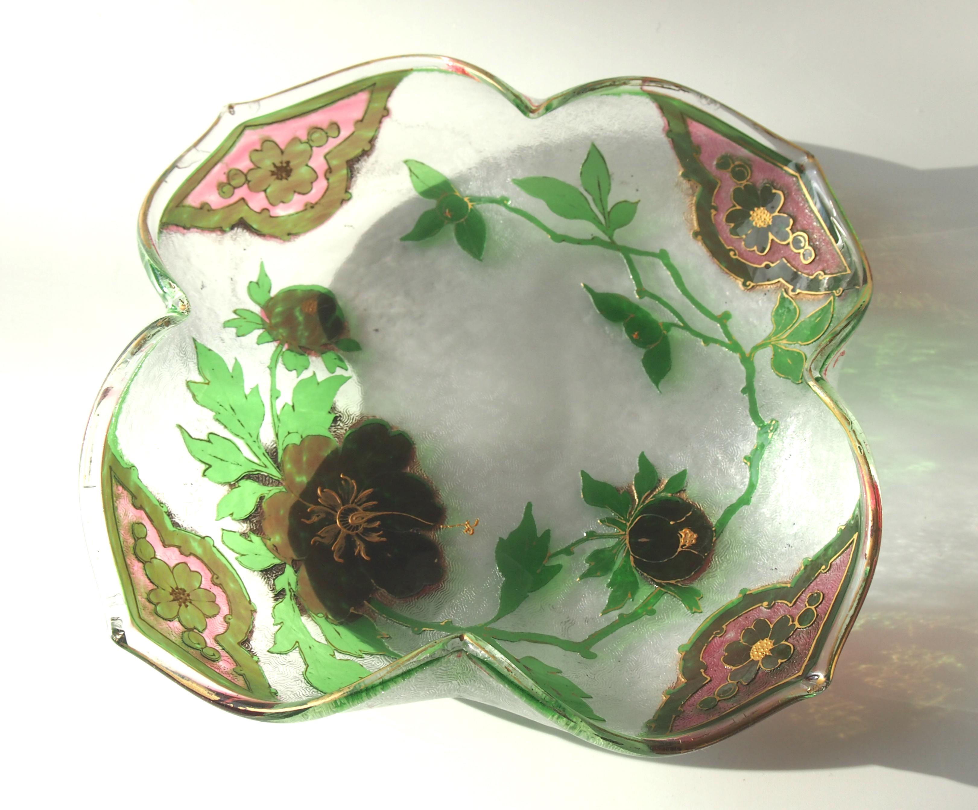 Bohemian Art Nouveau Pink and Green Cameo Glass Dish by Riedel, circa 1900 (Frühes 20. Jahrhundert) im Angebot