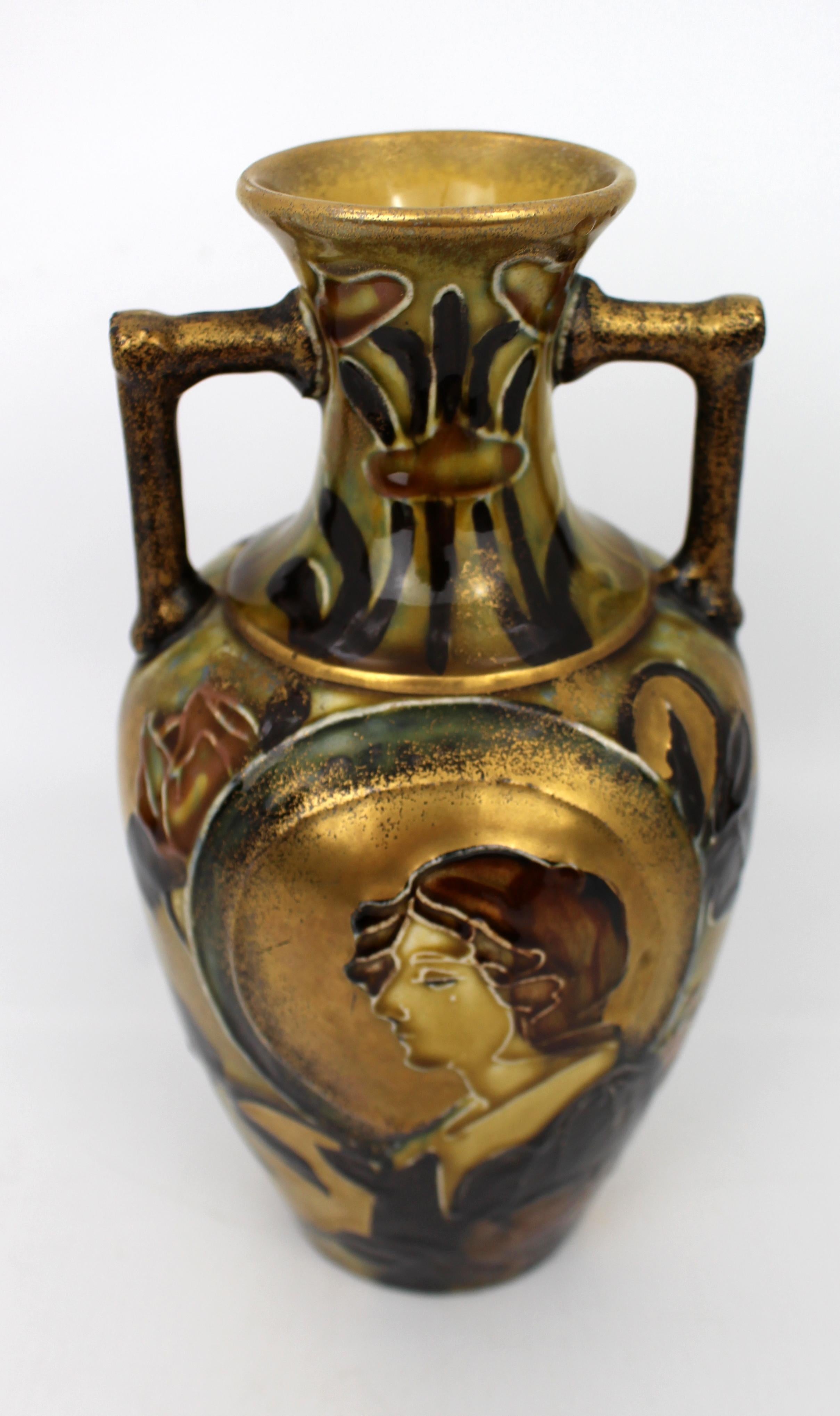 Européen Vase à portrait de style Art nouveau bohème à la manière d'Amphora, vers 1900 en vente
