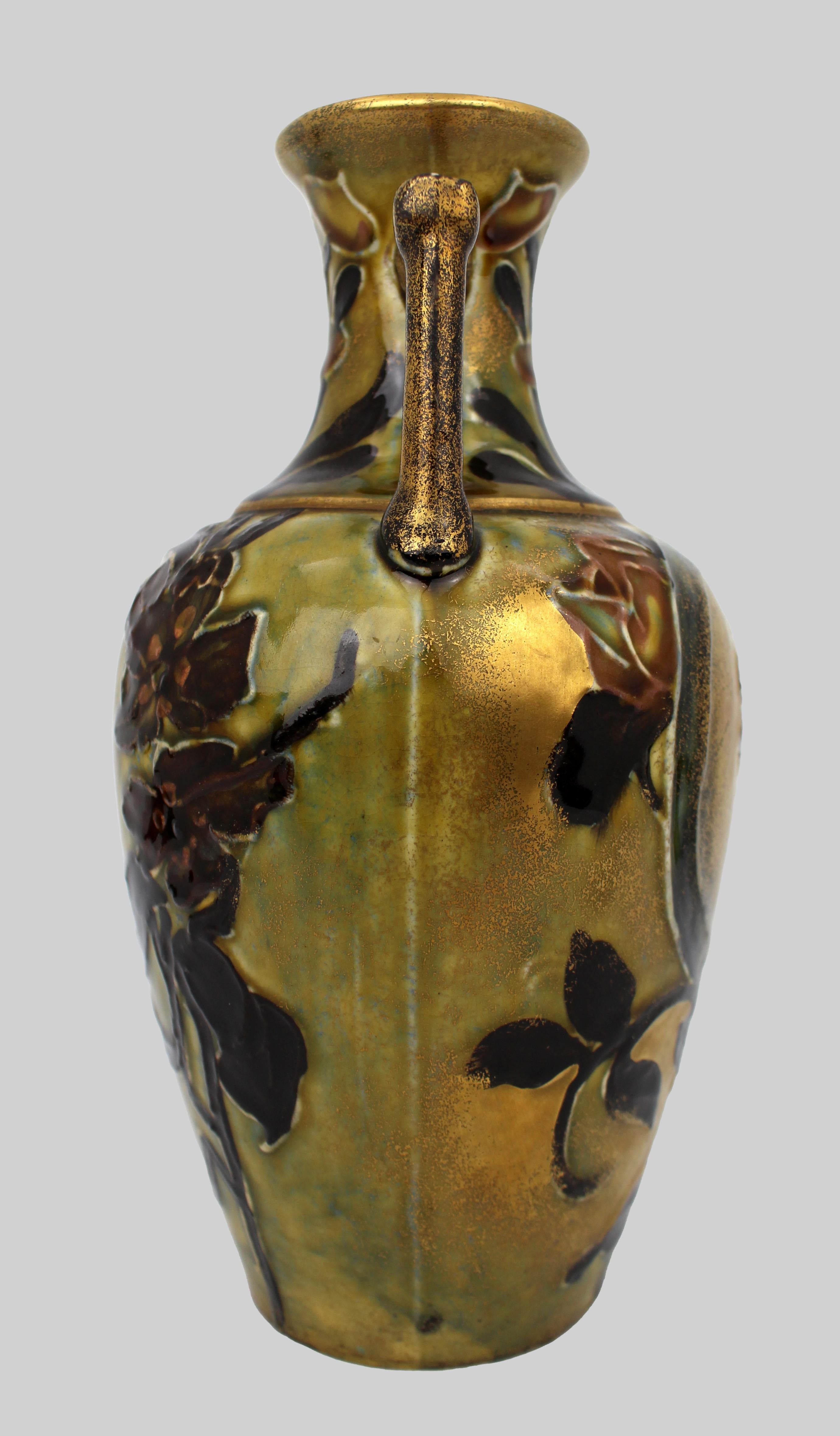 Vase à portrait de style Art nouveau bohème à la manière d'Amphora, vers 1900 Bon état - En vente à Worcester, GB
