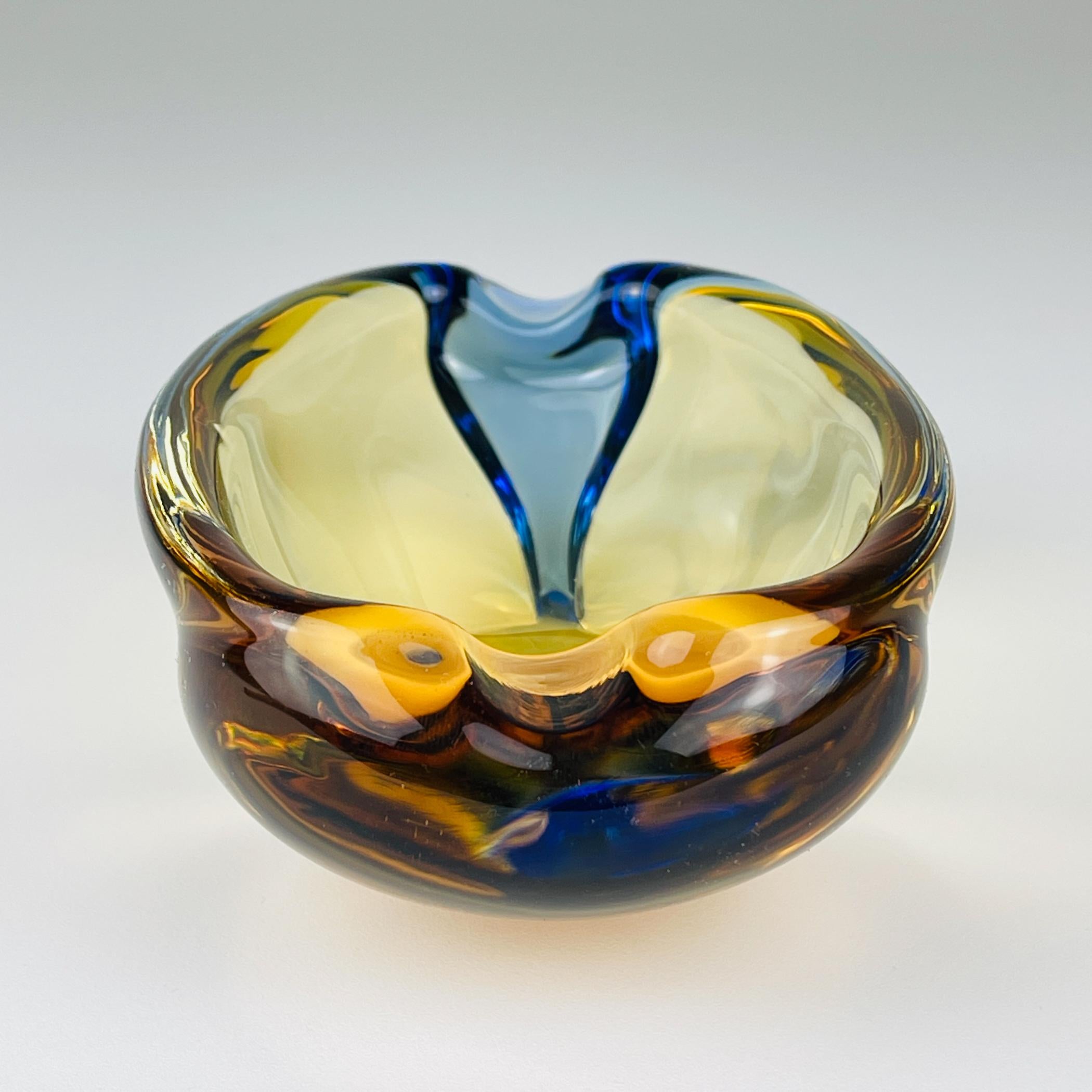 Posacenere boemo Romana di Hana Machovska per Mstisov Glassworks, Repubblica Ceca, anni '60 in vendita 6