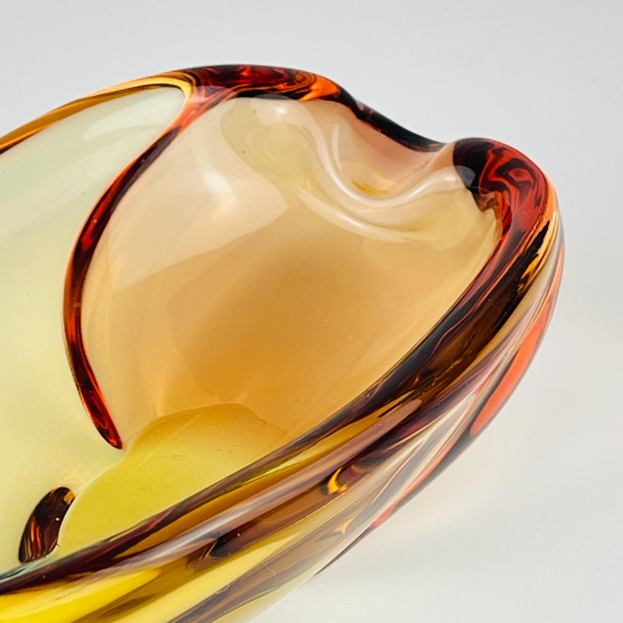 Posacenere boemo Romana di Hana Machovska per Mstisov Glassworks, Repubblica Ceca, anni '60 in vendita 8