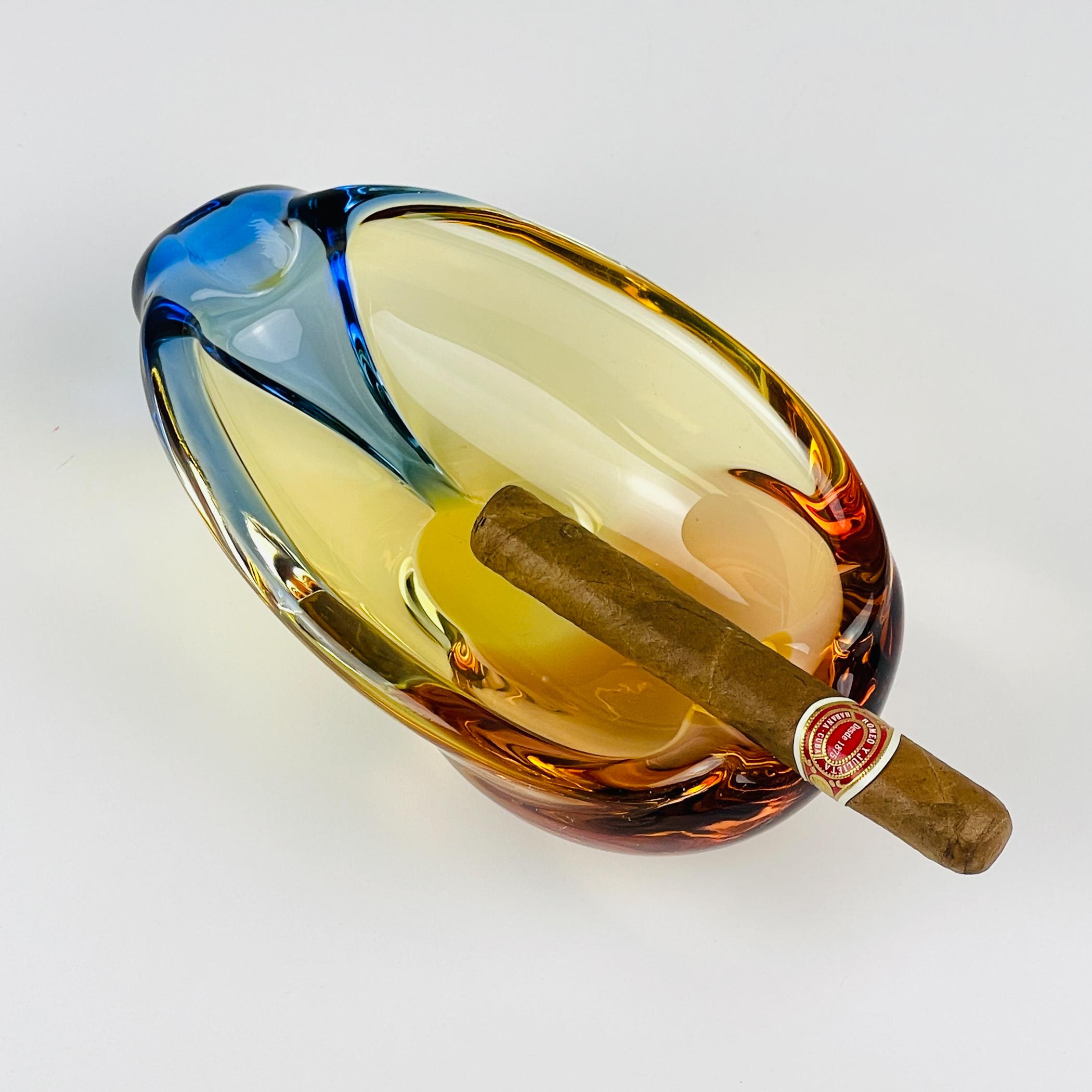 Mid-Century moderno Posacenere boemo Romana di Hana Machovska per Mstisov Glassworks, Repubblica Ceca, anni '60 in vendita