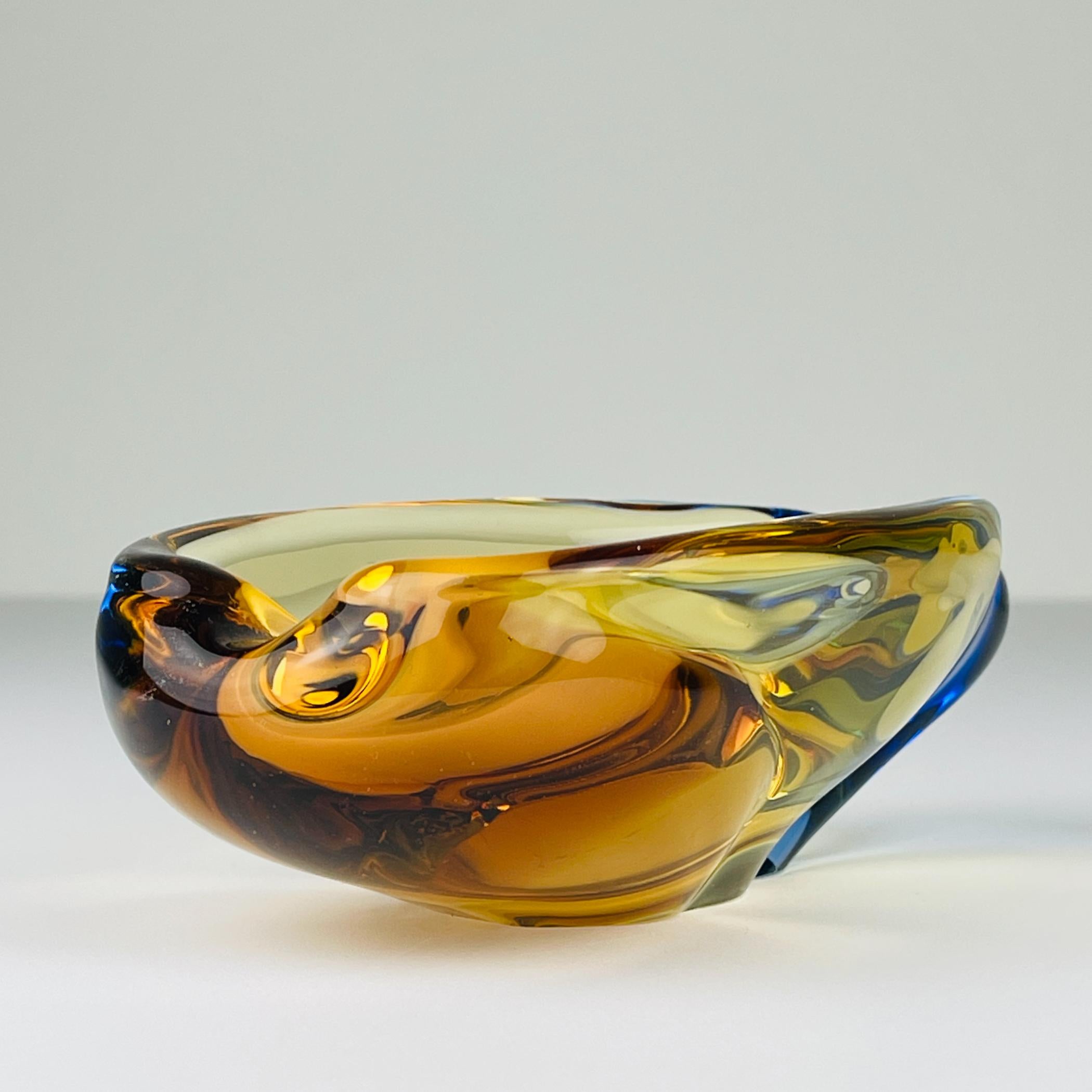 Posacenere boemo Romana di Hana Machovska per Mstisov Glassworks, Repubblica Ceca, anni '60 in vendita 1